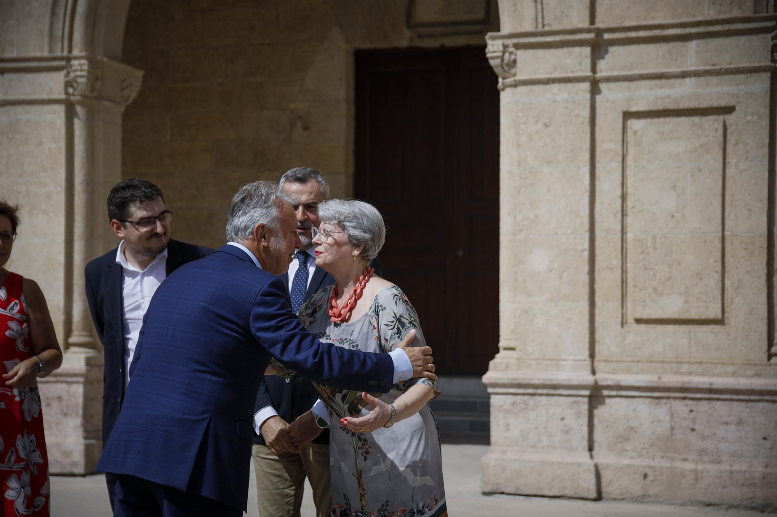Placa de memoria histórica en el monumento de los coloraos, en imágenes