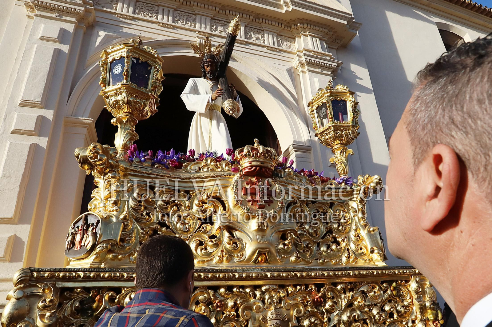 Imágenes de la procesión de Pasión en Huelva