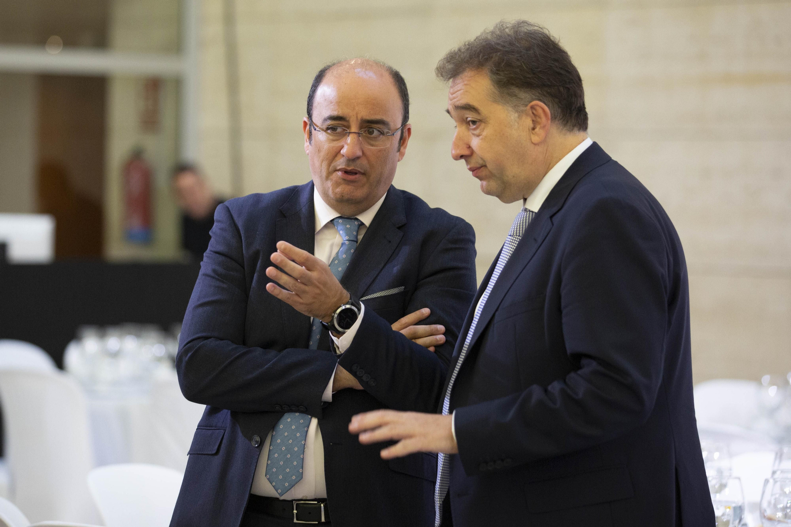 Las imágenes del desayuno de la CEDE en Granada con Gonzalo Gortázar