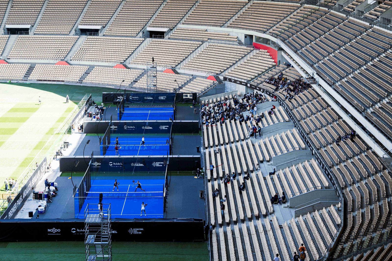 Así es la adaptación del Estadio de la Cartuja para el Premier Padel Andalucía Sevilla P2
