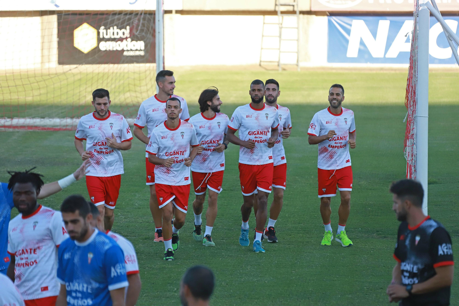 Los jugadores algeciristas trotan por el Nuevo Mirador.
