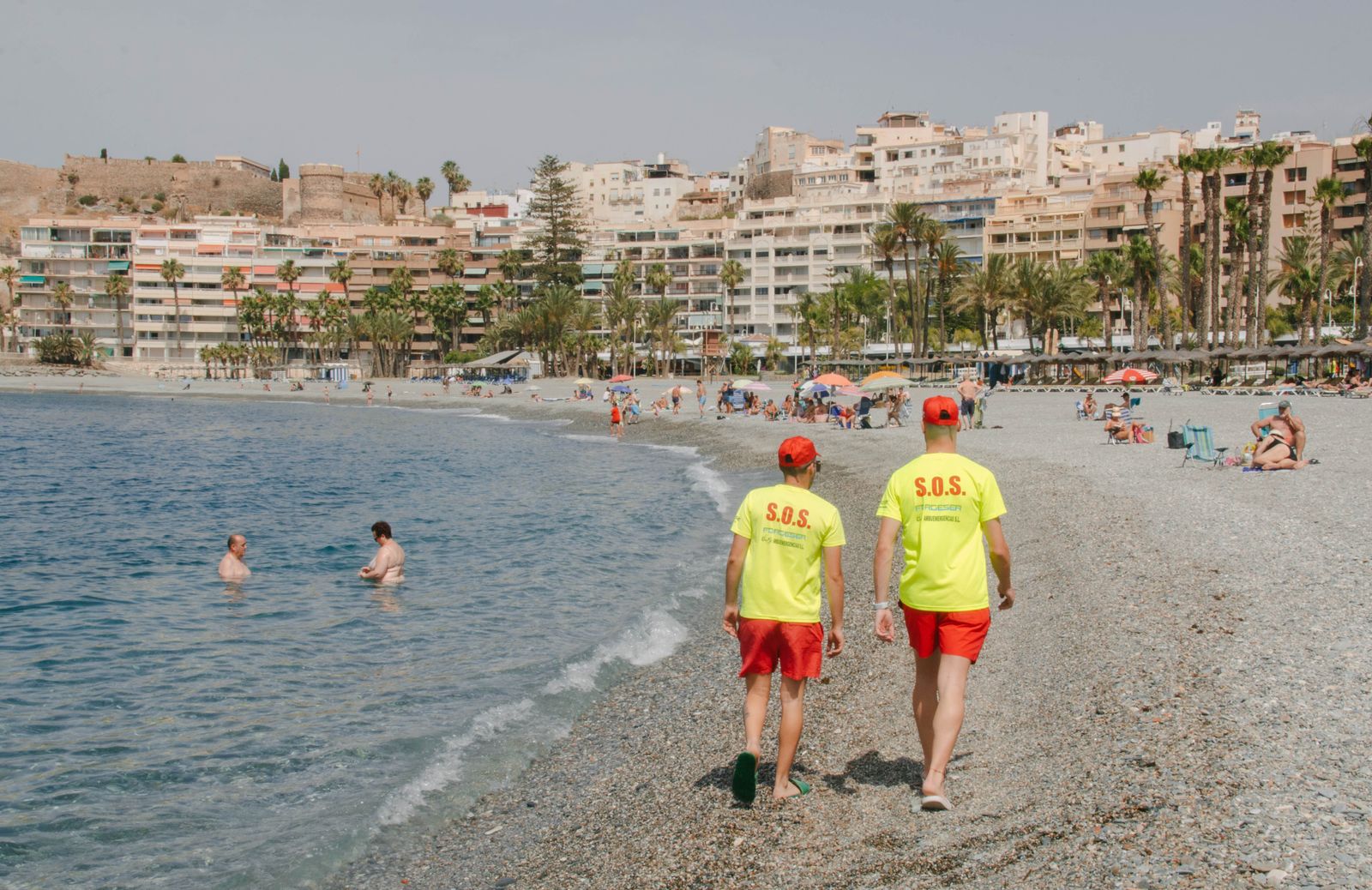 Almuñécar da el "pistoletazo de salida" a la temporada de playa con un amplio dispositivo de Seguridad
