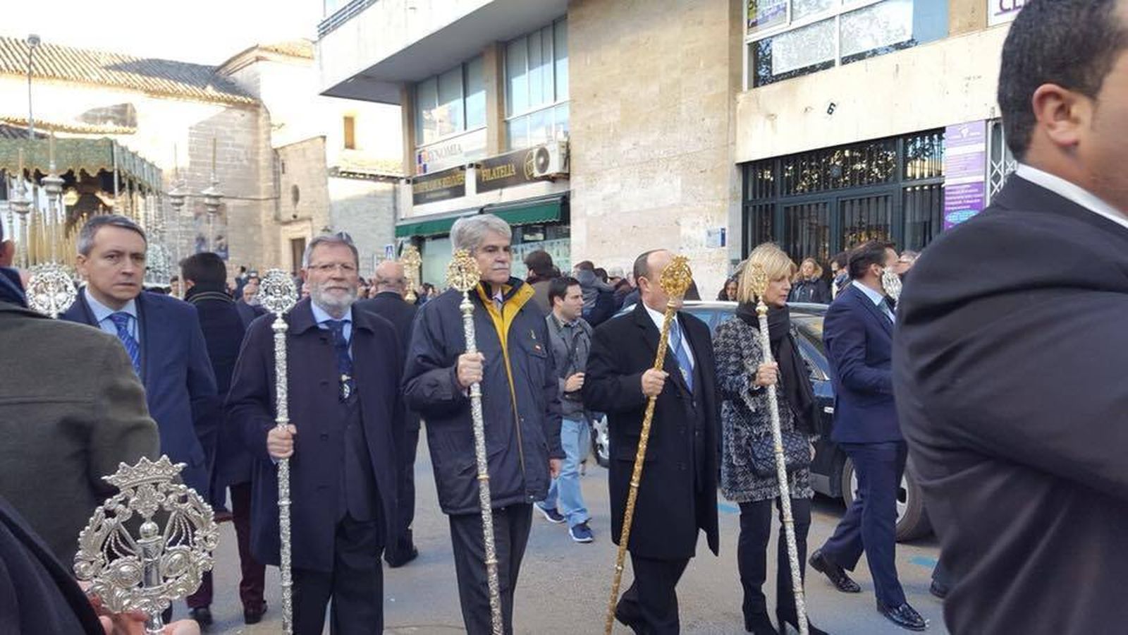 El ministro Alfonso Dastis acudió ayer en Jerez a la procesión de La Amargura.