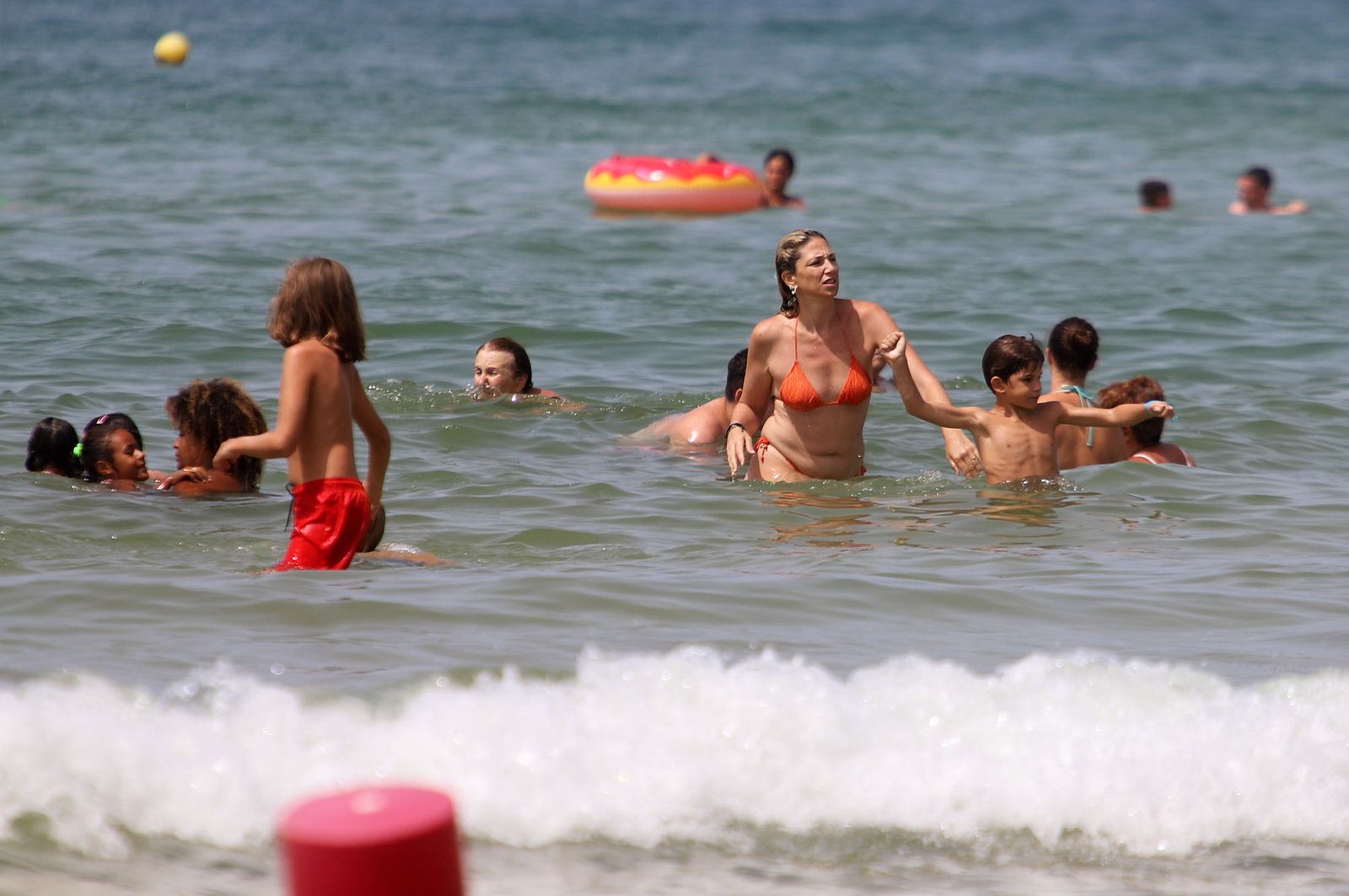 Imágenes del caluroso fin de semana en las playas de Huelva