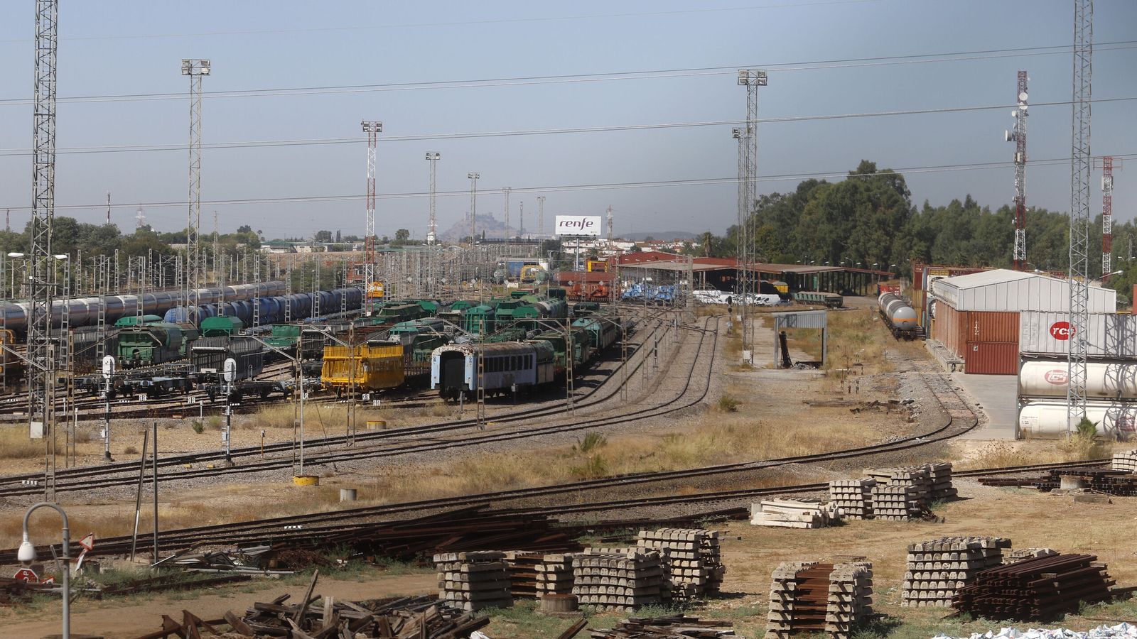 Área logística de El Higuerón.