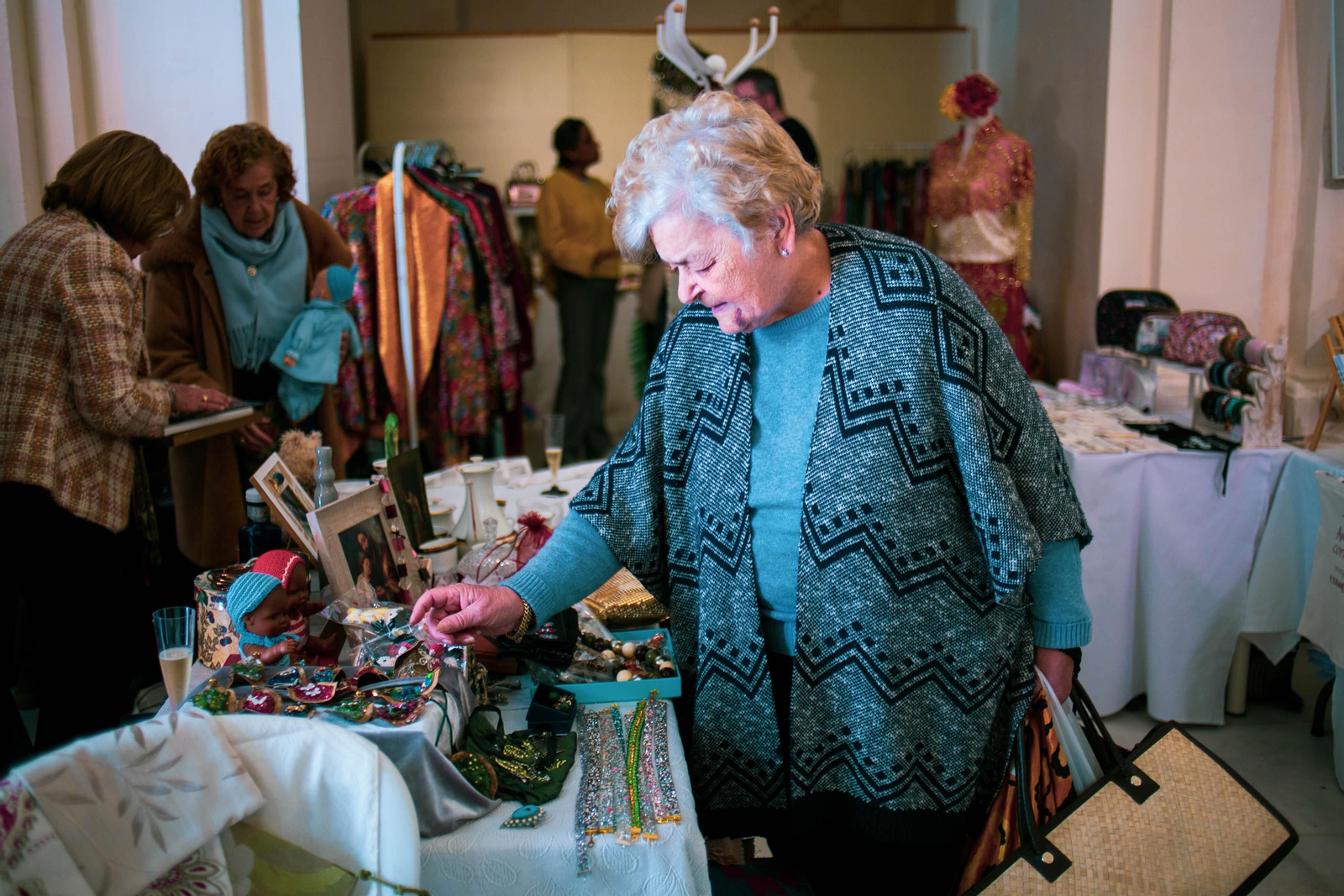 Las mejores imágenes del mercadillo solidario de la Asociación San Rafael Alzheimer de Córdoba Las mejores imágenes del mercadillo solidario de la Asociación San Rafael Alzheimer de Córdoba