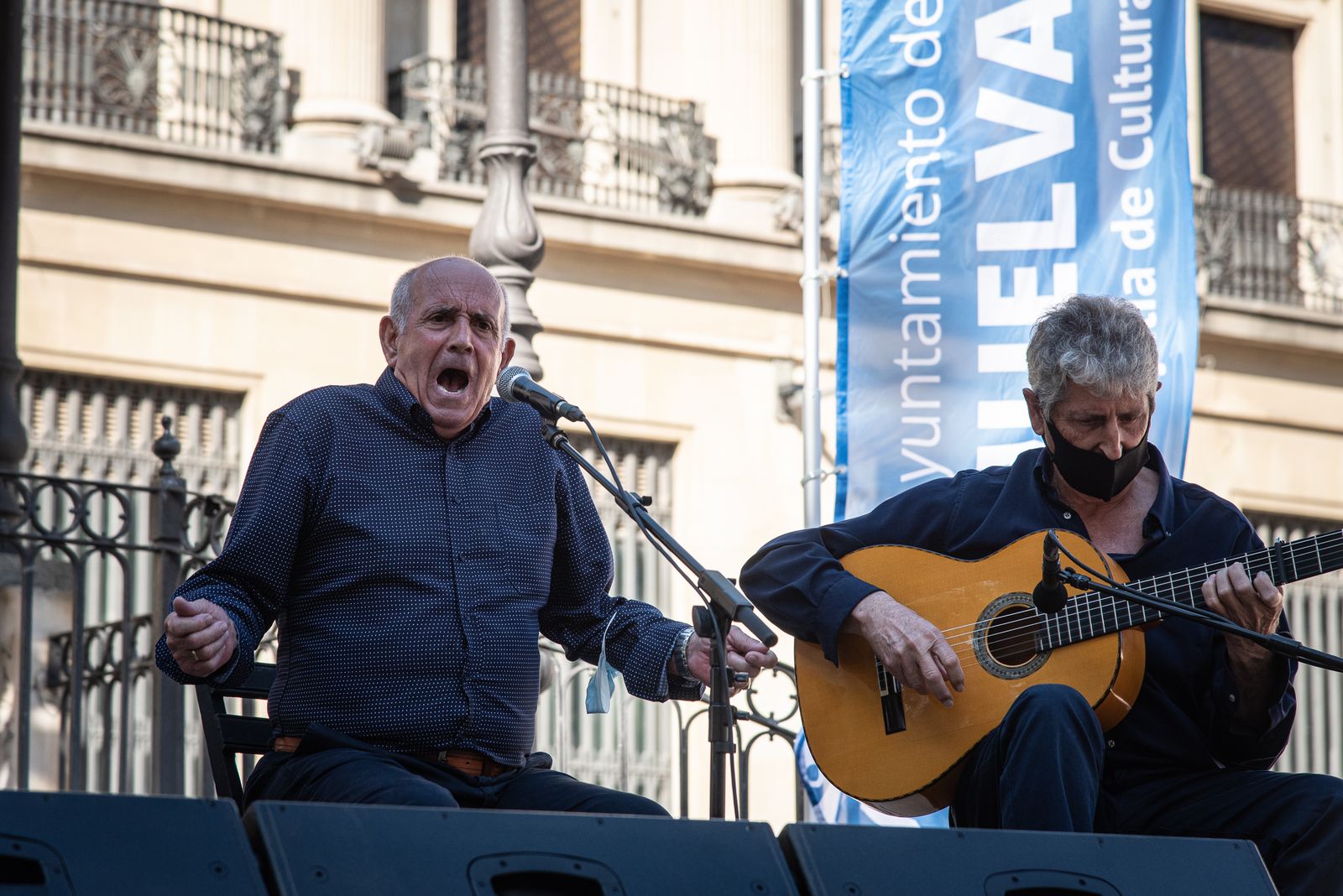 Imágenes de la peña Las Colonias en el festival flamenco Ciudad de Huelva