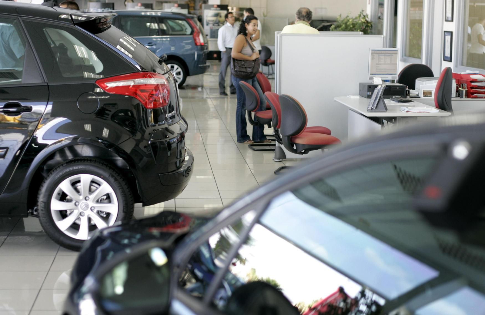 Las matriculaciones de coches en Granada se reduce un 9% en 2022