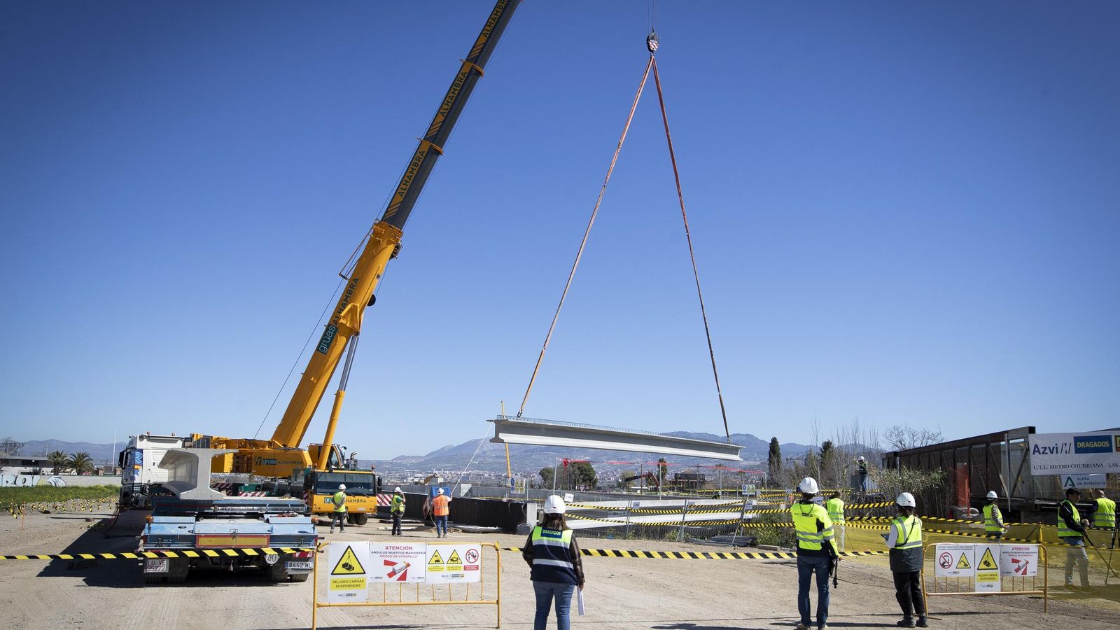 Los operarios instalarán las 39 vigas del paso en los próximos días