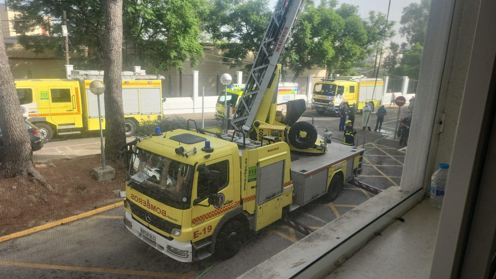 Un momento de la intervención de Bomberos en el incendio de San Juan Grande.