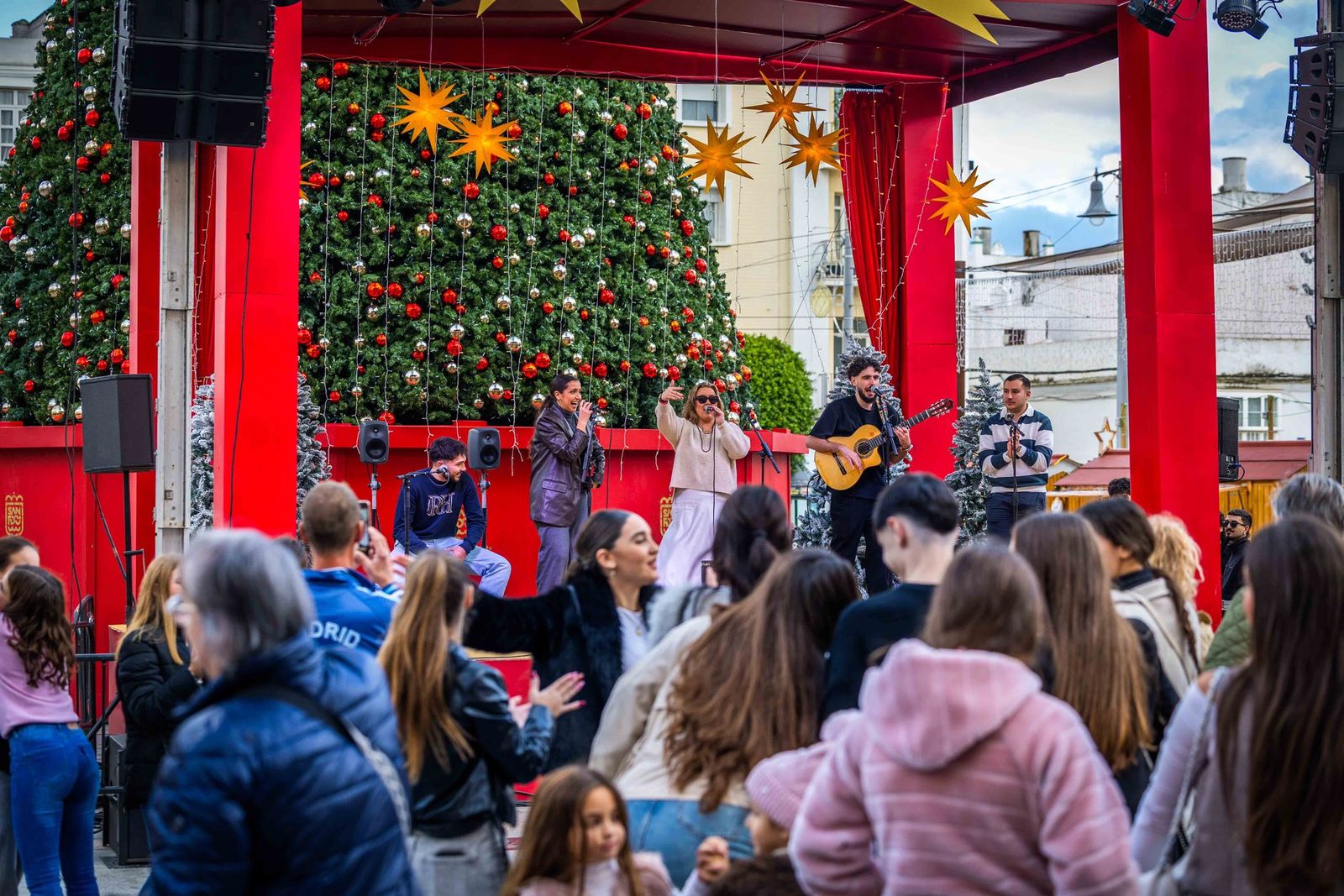 Segunda zambomba navideña en la plaza del Rey de San Fernando: las imágenes