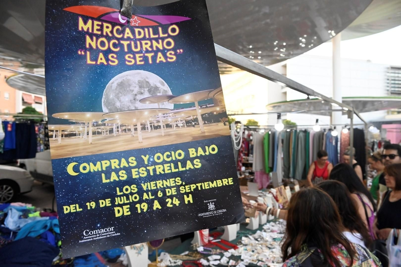 Las fotos del mercadillo nocturno de las Setas en Córdoba
