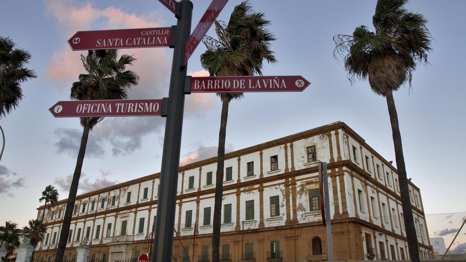 Nadie tiene claro cuál será el futuro del antiguo Valcárcel.