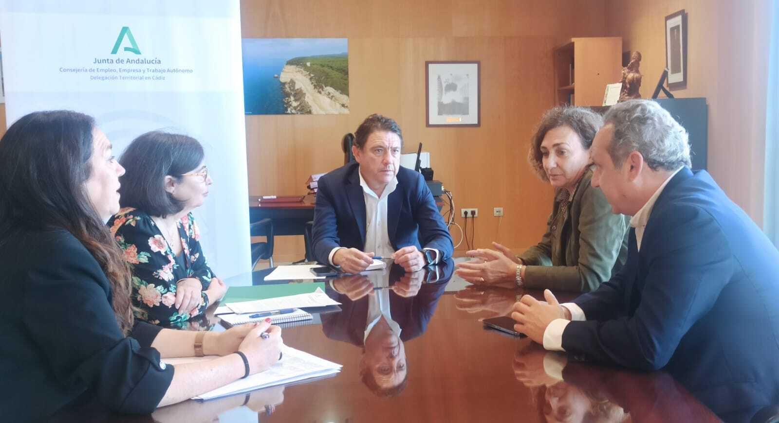 Reunión del delegado de Empleo con representantes de FEDECO y CCCA
