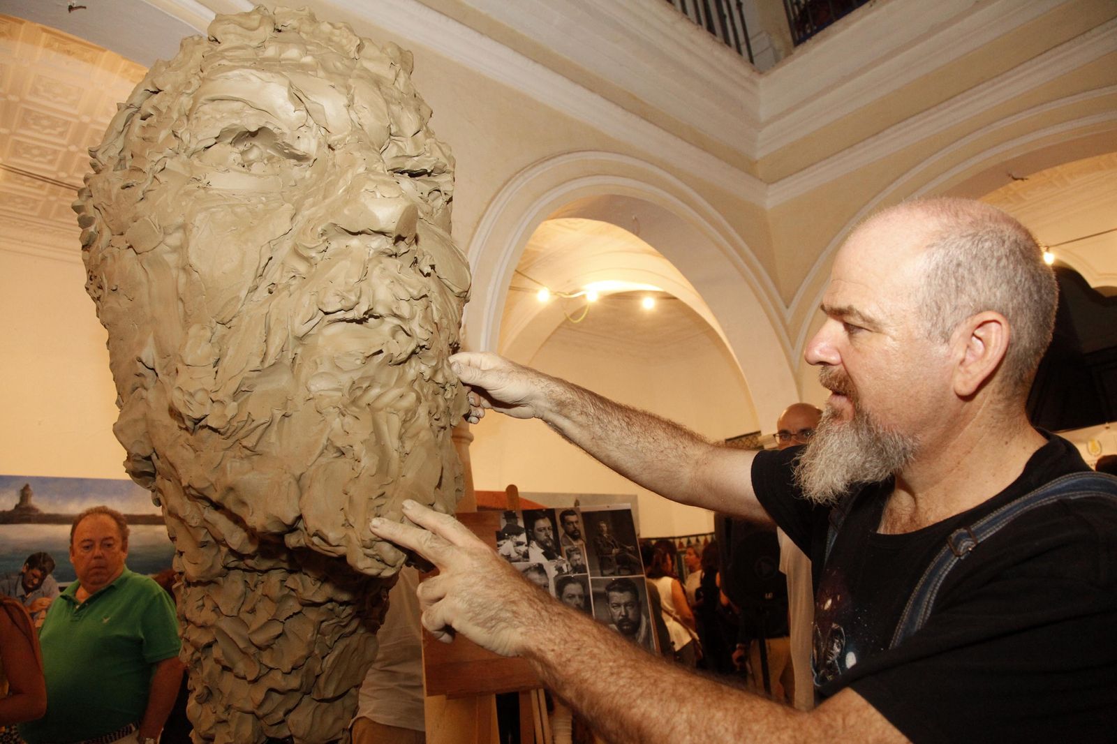 Antonio Germán Franco,  en pleno proceso de creación.