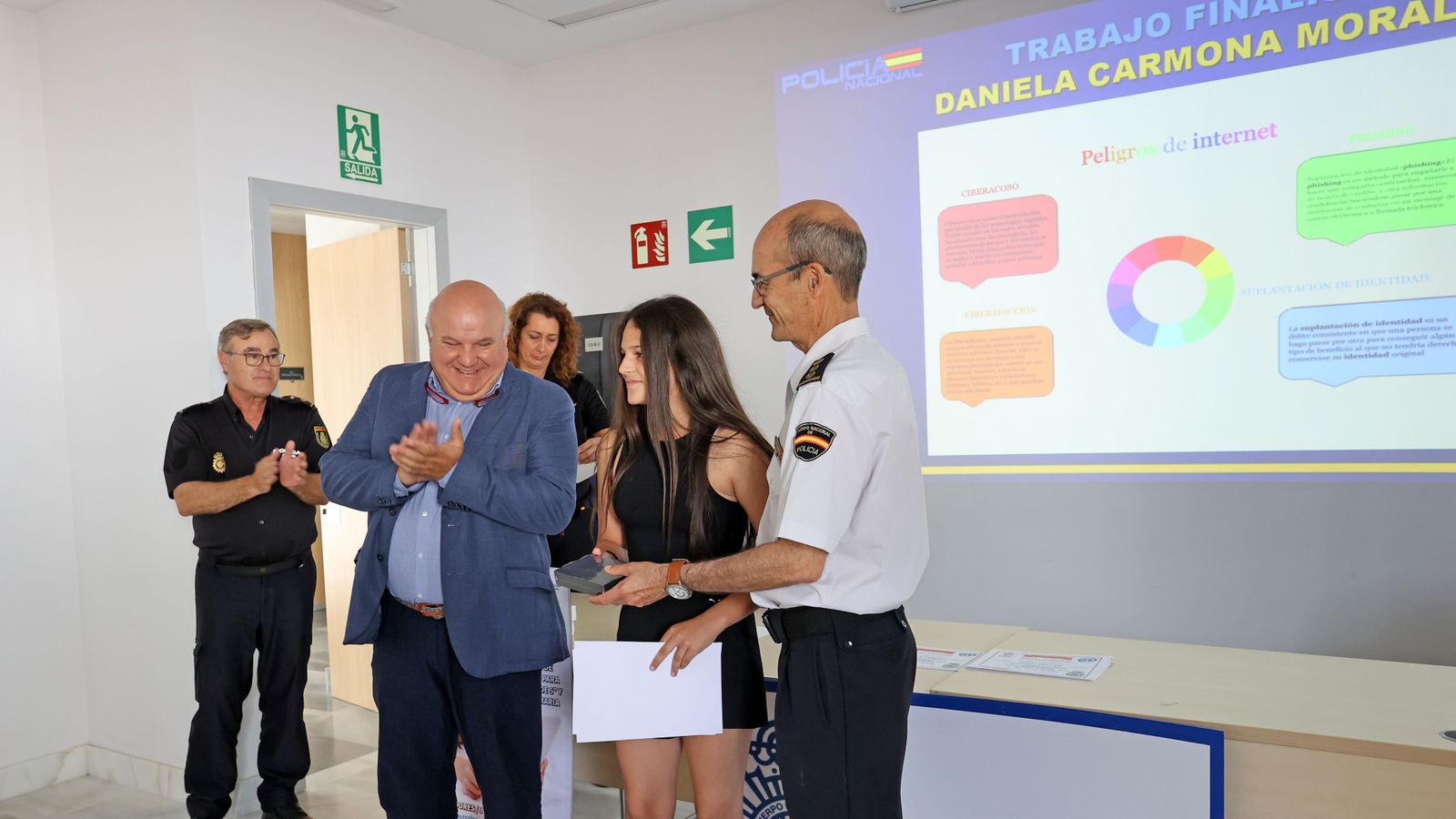 Premios del 2º concurso de infografías sobre los riesgos de internet para alumnos de 5º y 6º de primaria