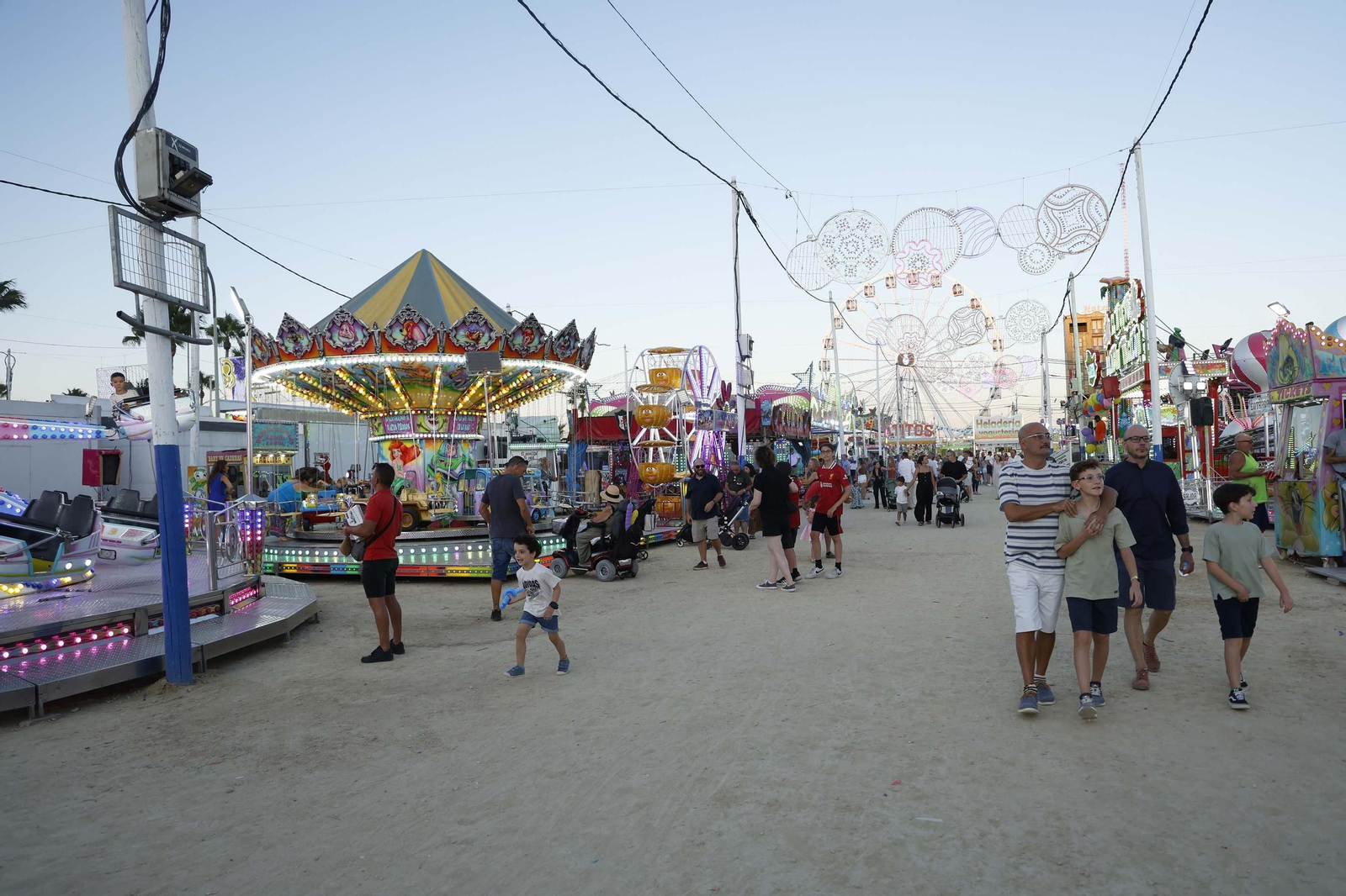Búscate en las fotos del sábado de la Feria de La Línea
