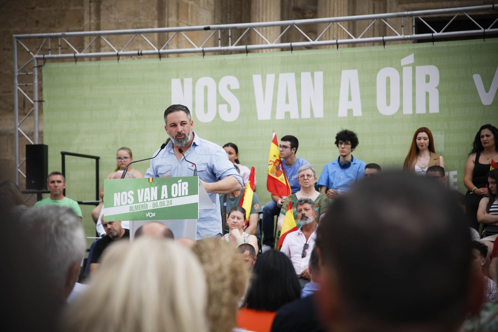 Imágenes de campaña para las elecciones europeas de VOX