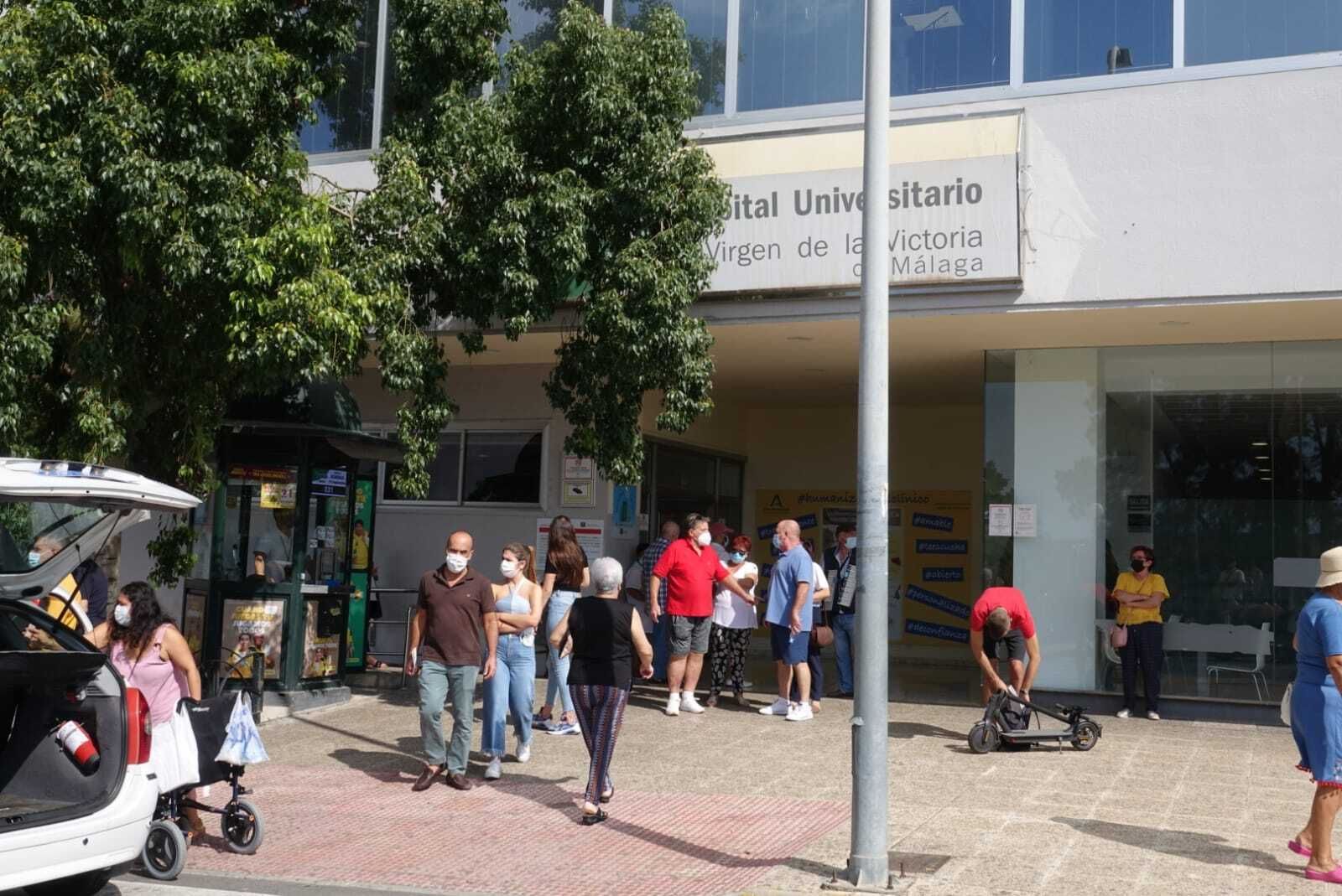 Entrada del Hospital Clínico.