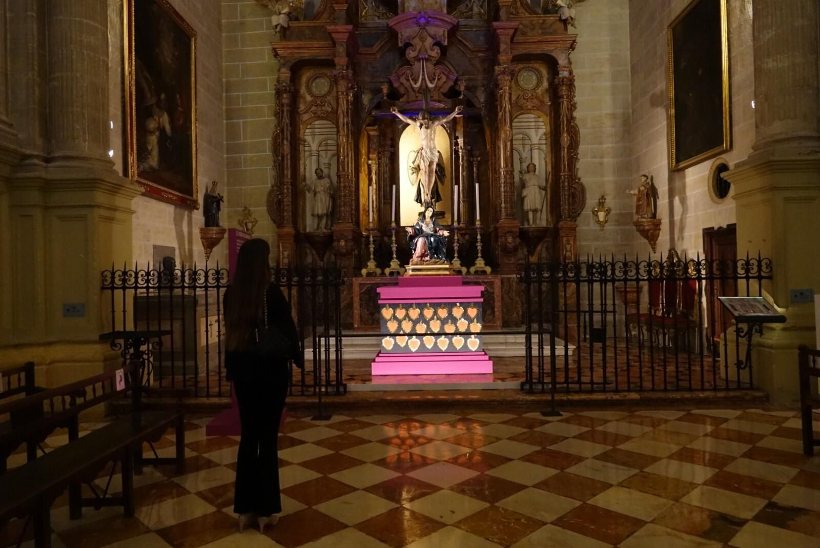 La veneración 'El verbo encarnado' en la Catedral de Málaga, en fotos