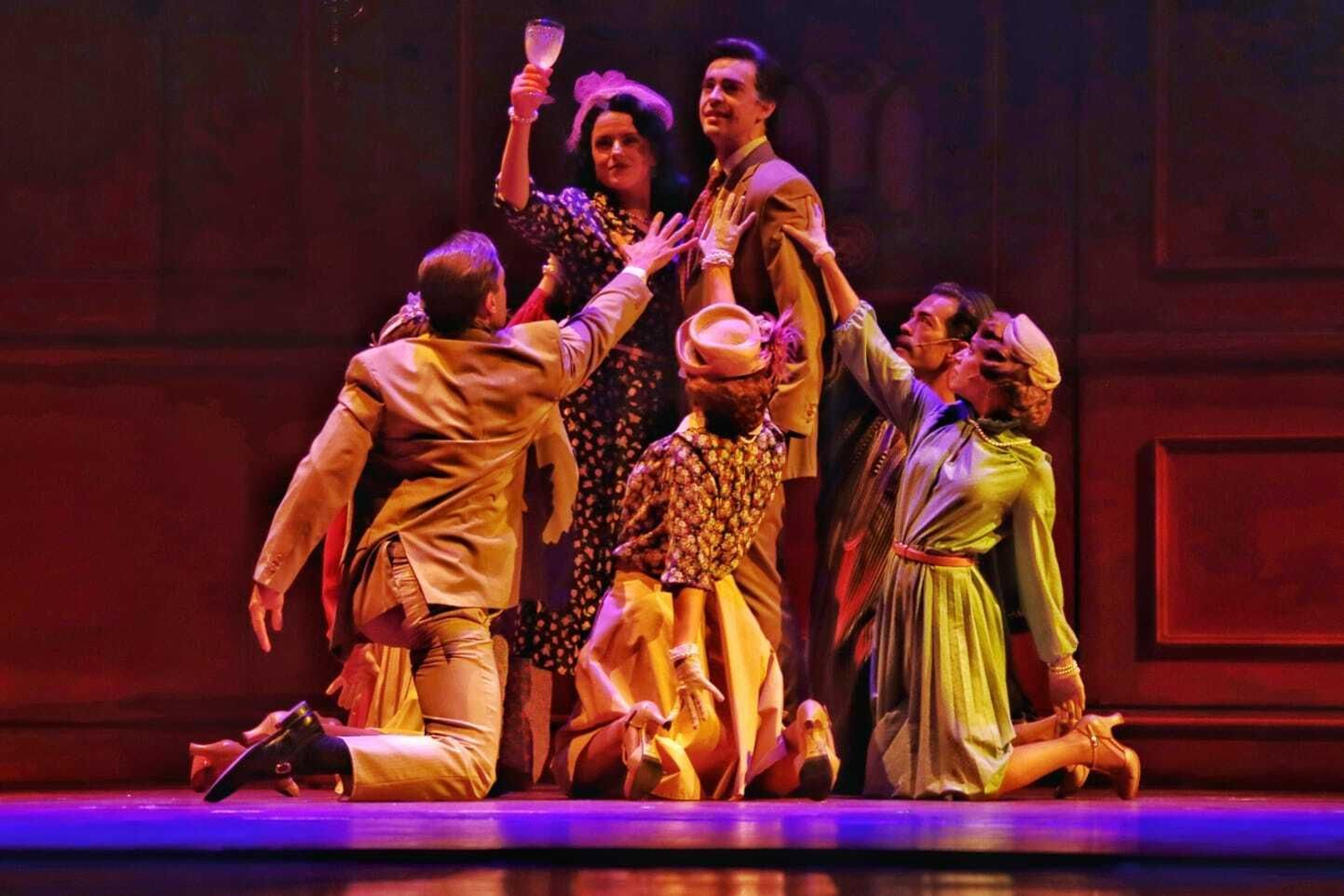 El musical 'El tiempo entre costuras', en el Teatro Cervantes hasta 10 de septiembre, en imágenes