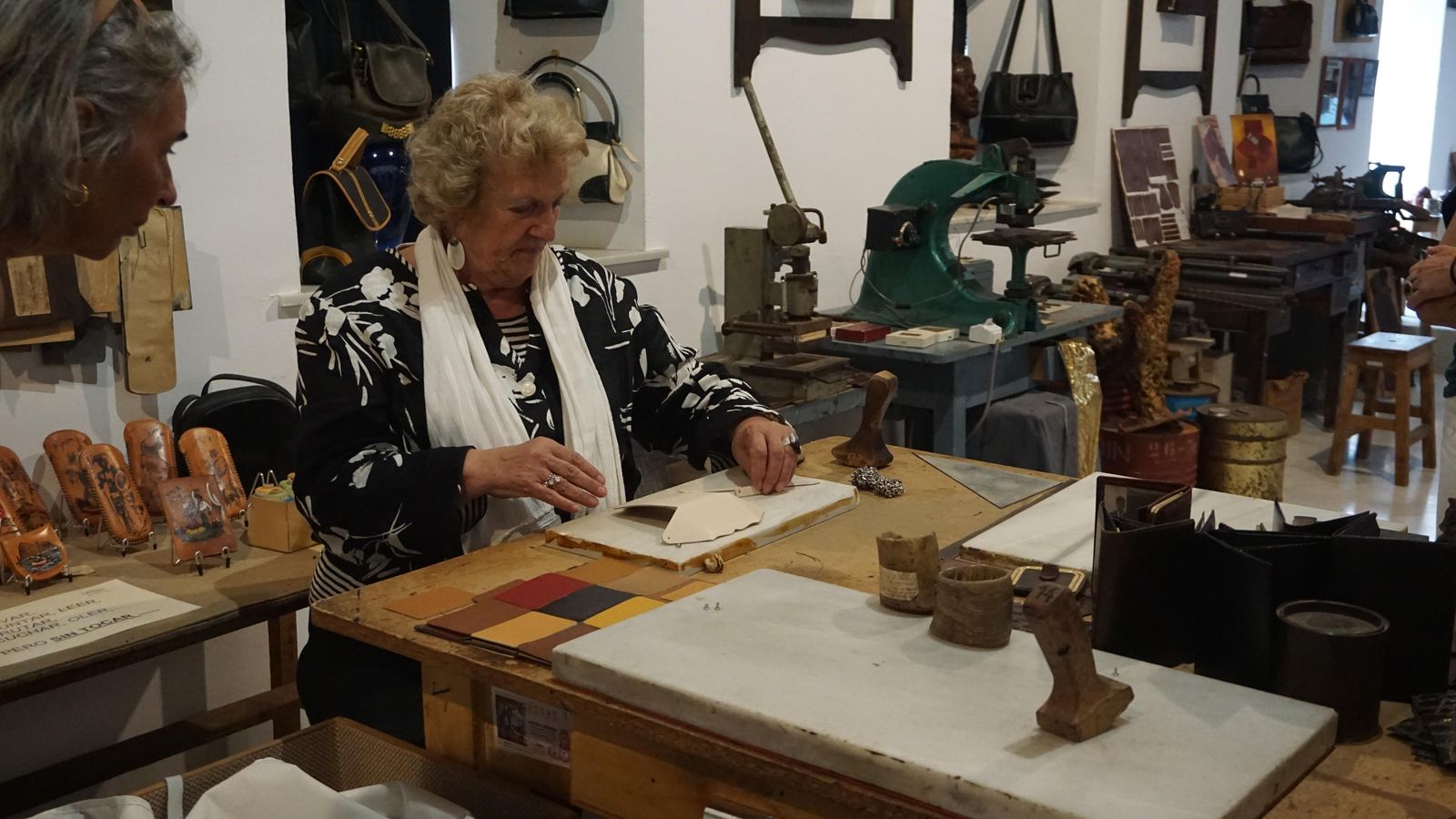 Maribel Lobato realizando el taller del preciso