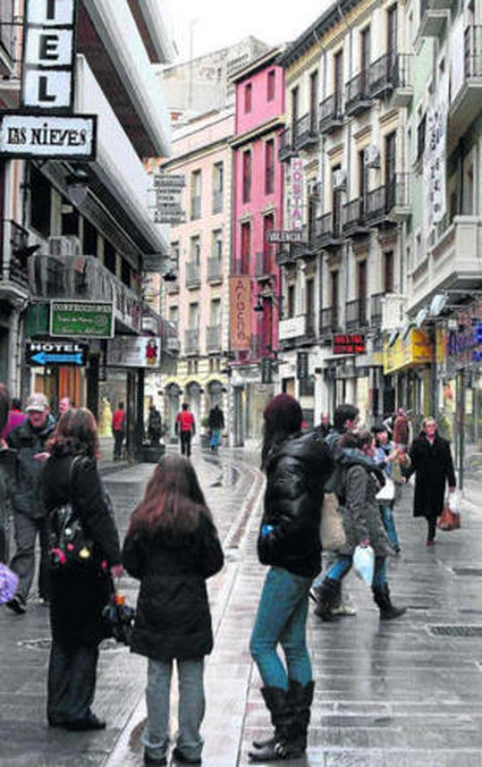 La calle Alhóndiga se estrena este año en el recorrido oficial.