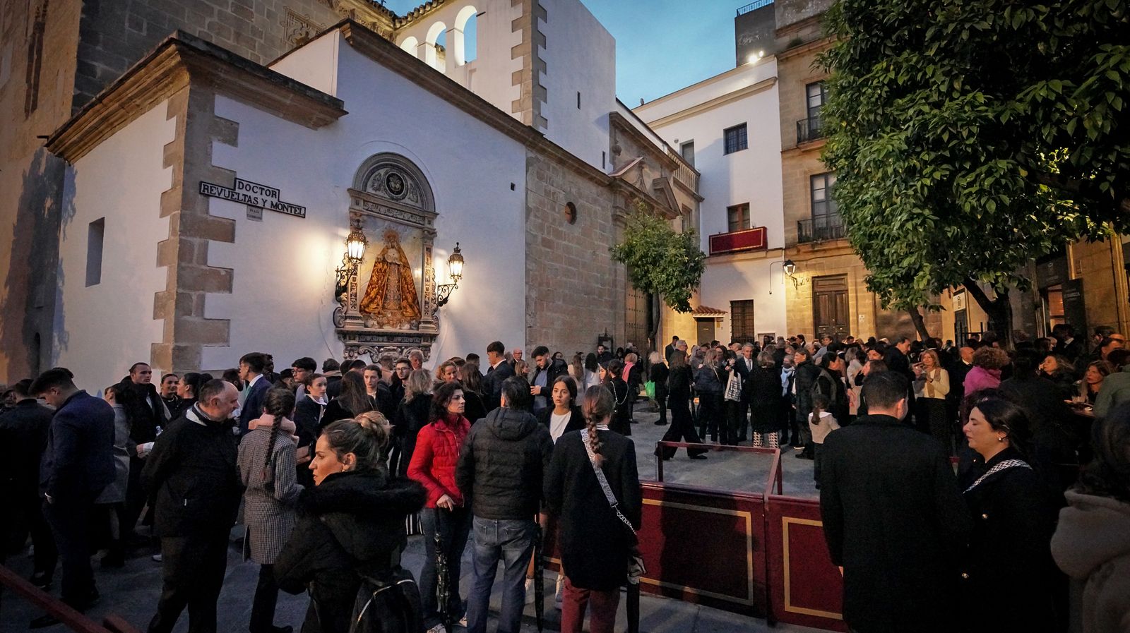 Las hermandades de La lanzada y Mayor Dolor en imágenes