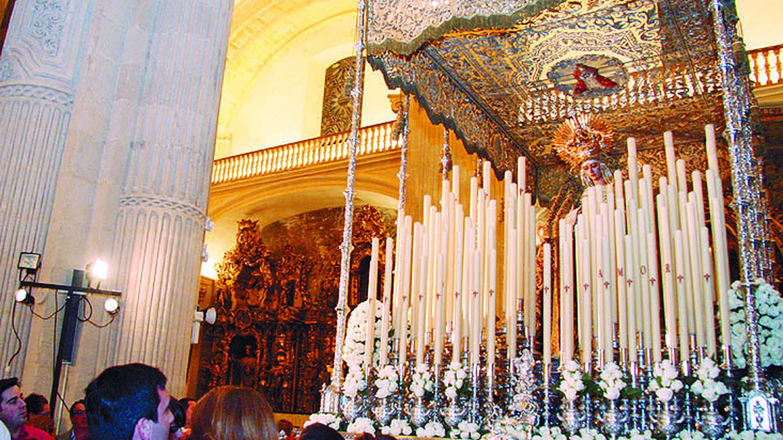 El paso de la Virgen del Socorro es un compendio de buen gusto.