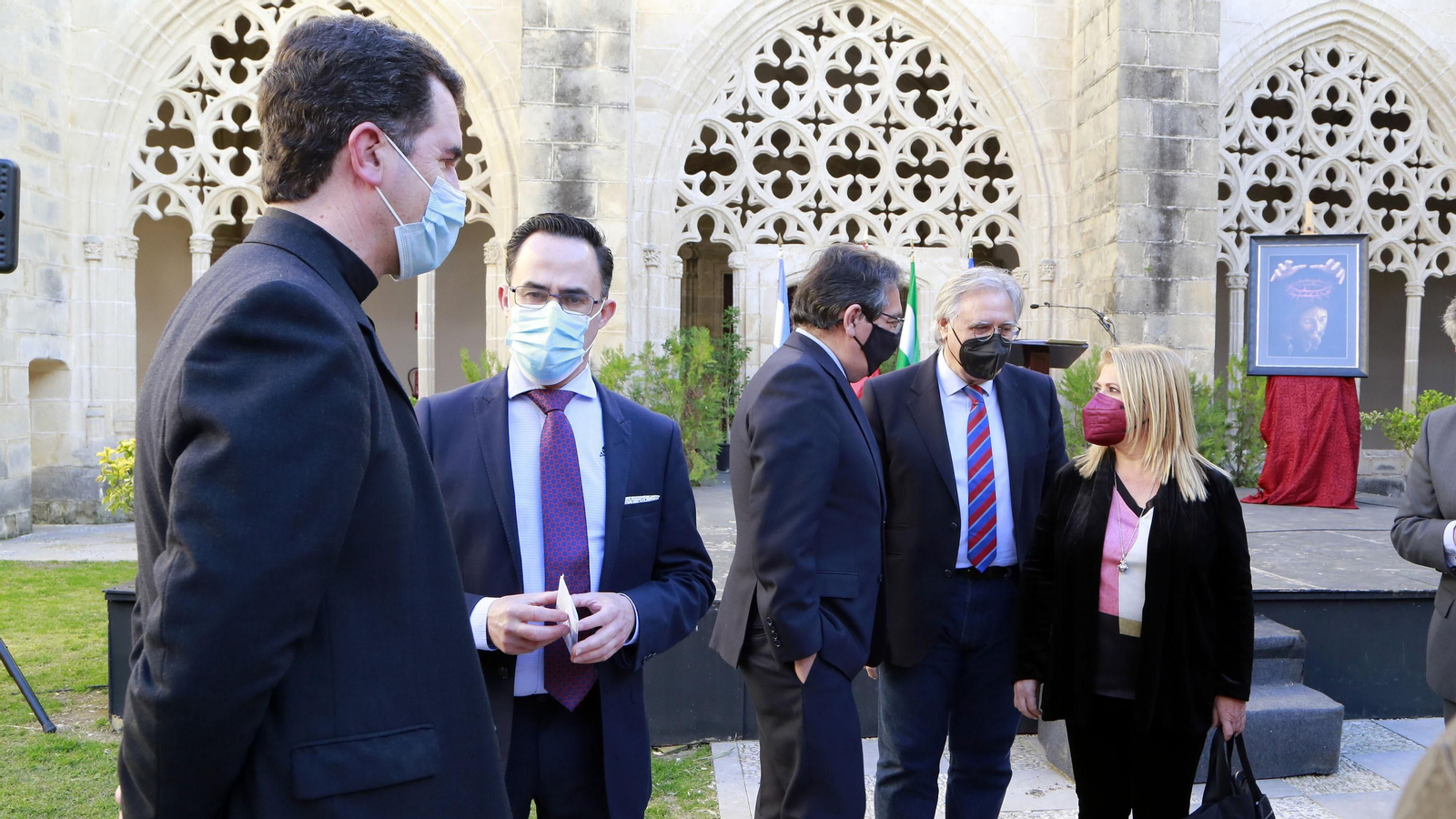 Imágenes de la magna exposición de las cofradías en Los Claustros