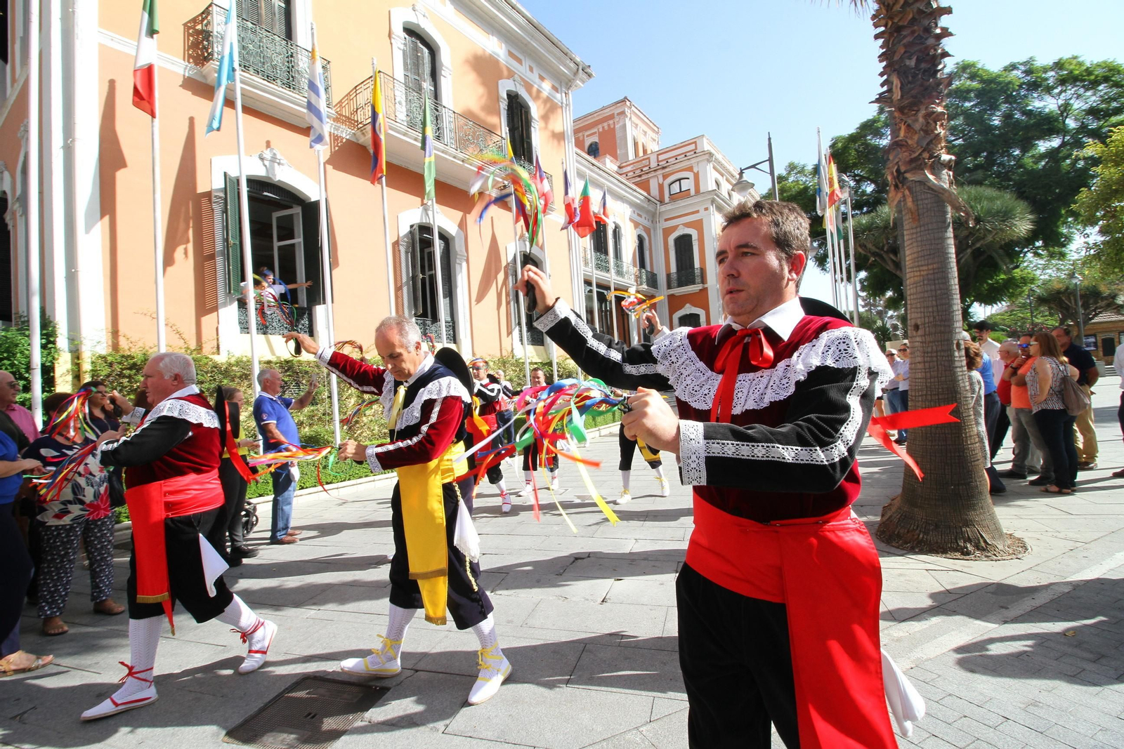 Imágenes del desfile Iberoamericano de bailes.