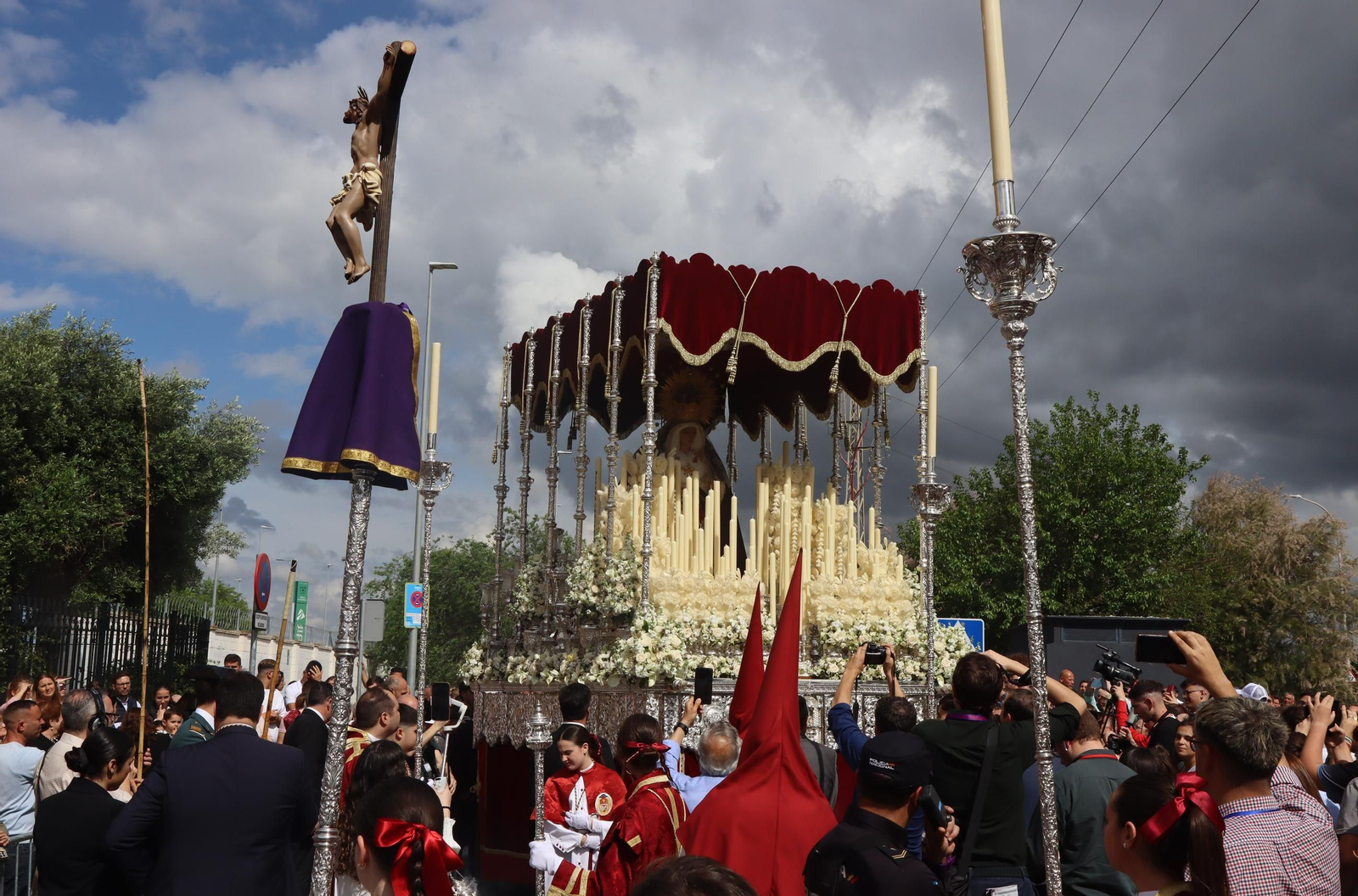 La Hermandad de Padre Pío en la Semana Santa de Sevilla 2025