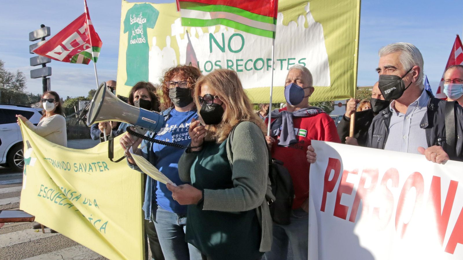 Mercedes Palomeque, presidenta del Ampa, durante la lectura del manifiesto.