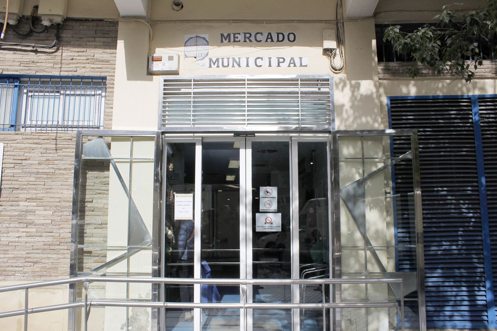 Entrada del Mercado Municipal de Ciudad Jardín.