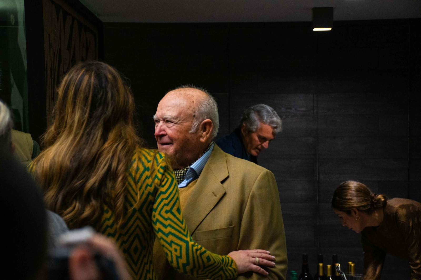 En imágenes, la pintora Inma Campos muestra su lado más "salvaje" en el centro de Córdoba