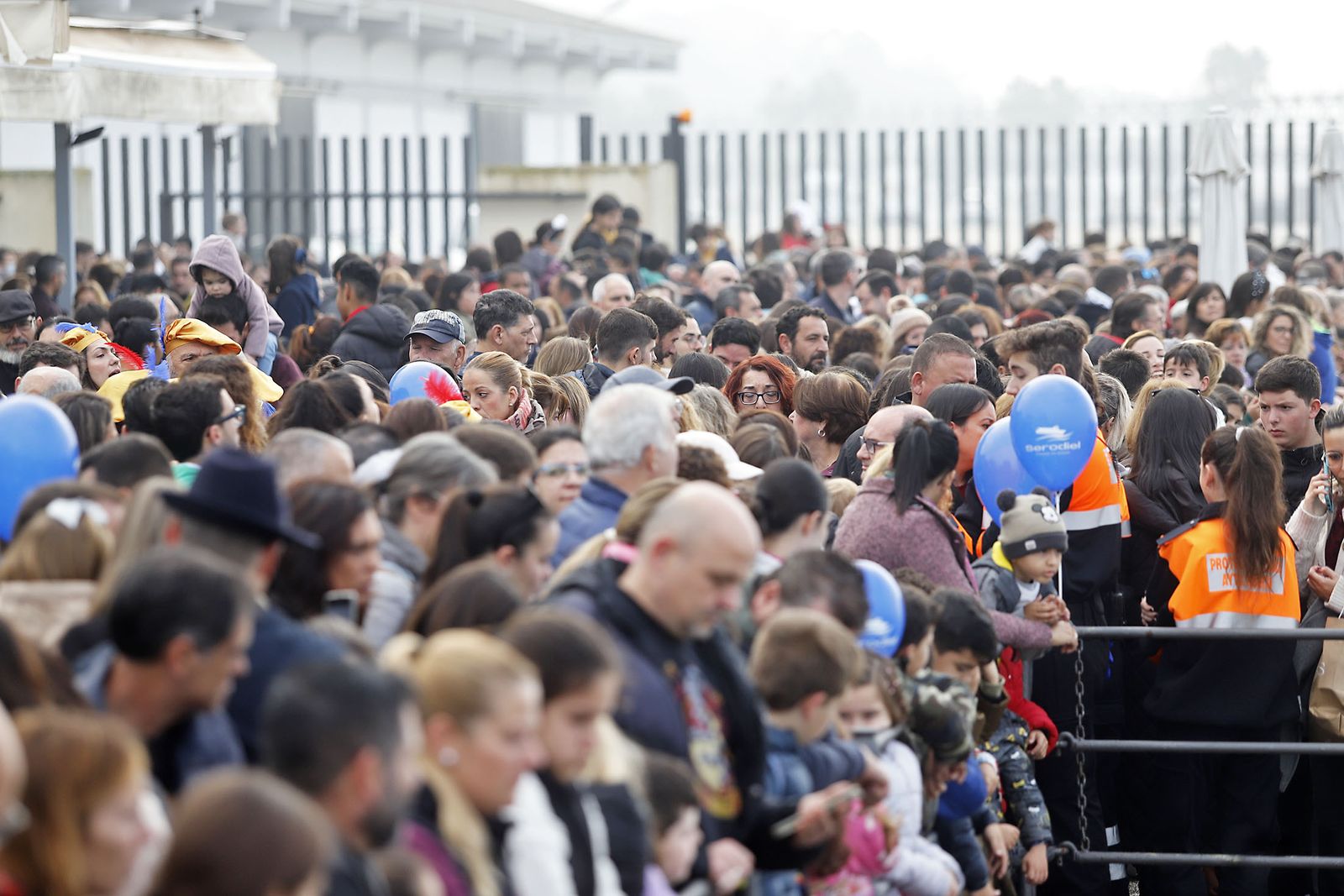 Imágenes de la mágica llegada de los Reyes Magos y la Estrella de la Ilusión a Huelva en barco