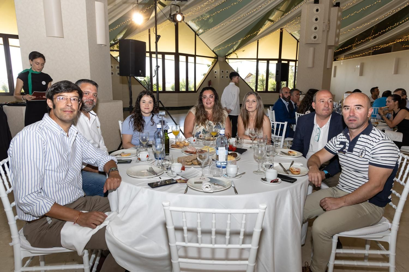 La sociedad jiennnese ha acompañado al Grupo Joly en su desayuno con la consejera.