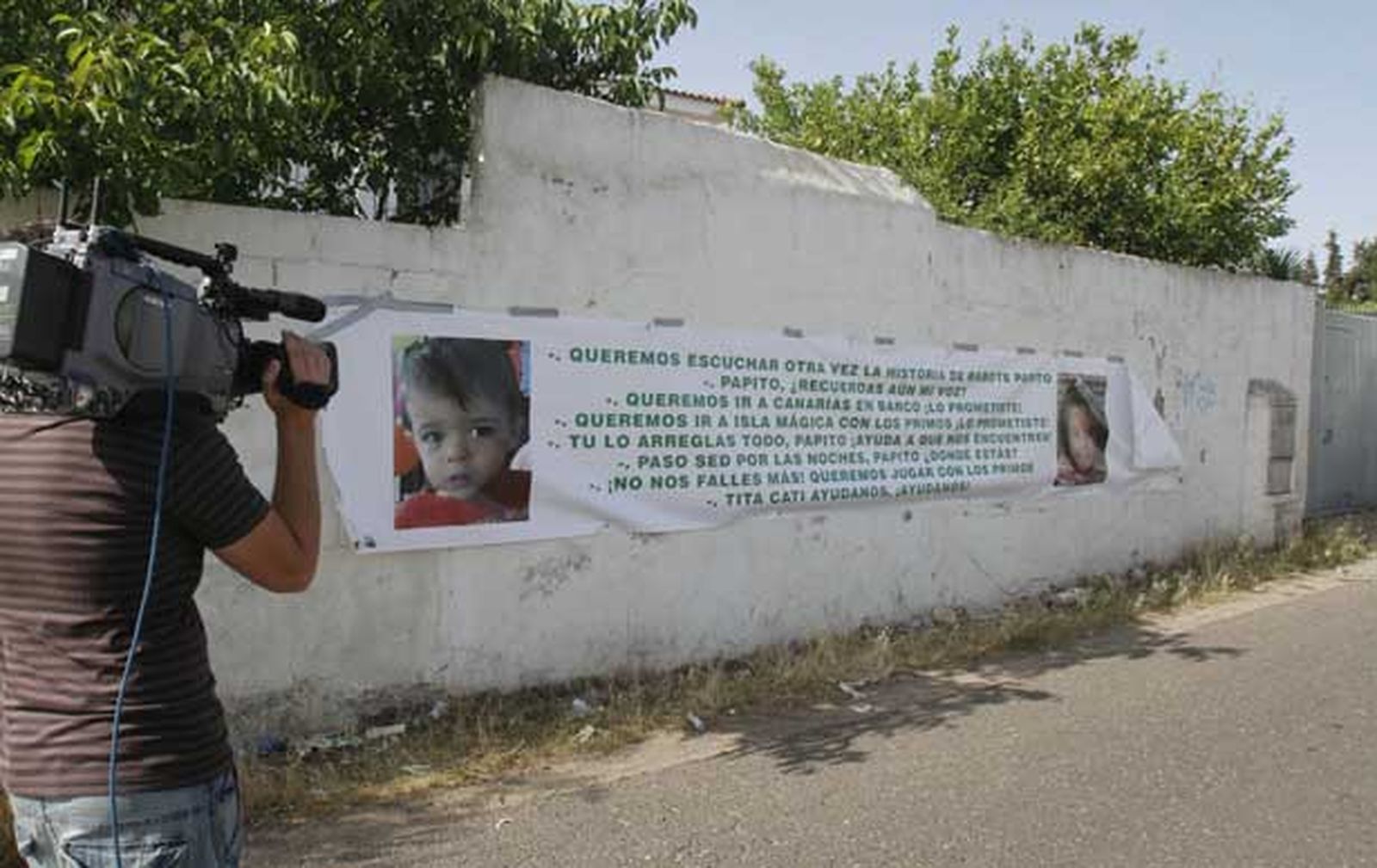 Cuelgan pancartas con mensajes de los niños a Bretón en Las Quemadillas