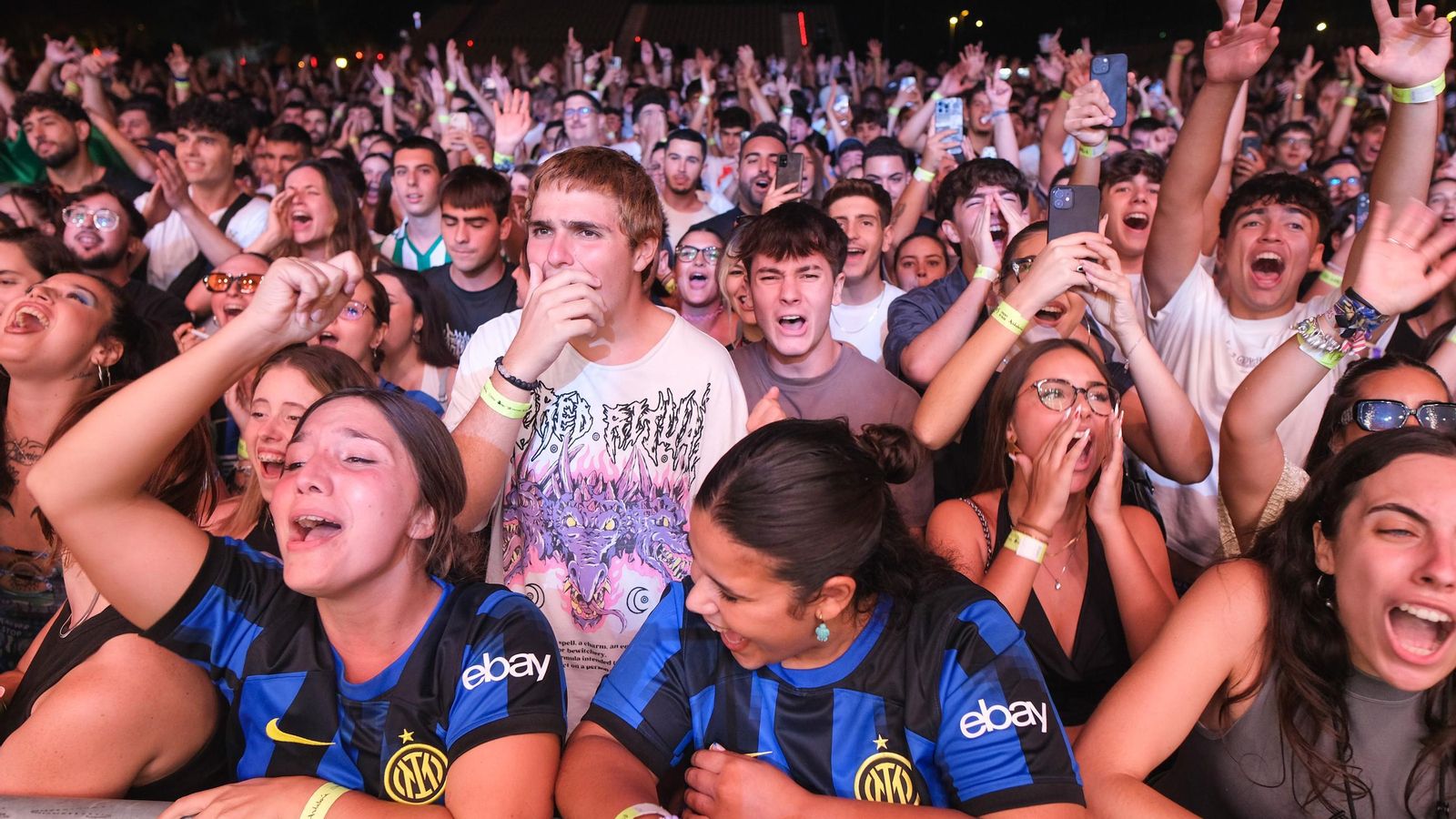 Concierto de Cruz Cafuné en el Cabaret Festival