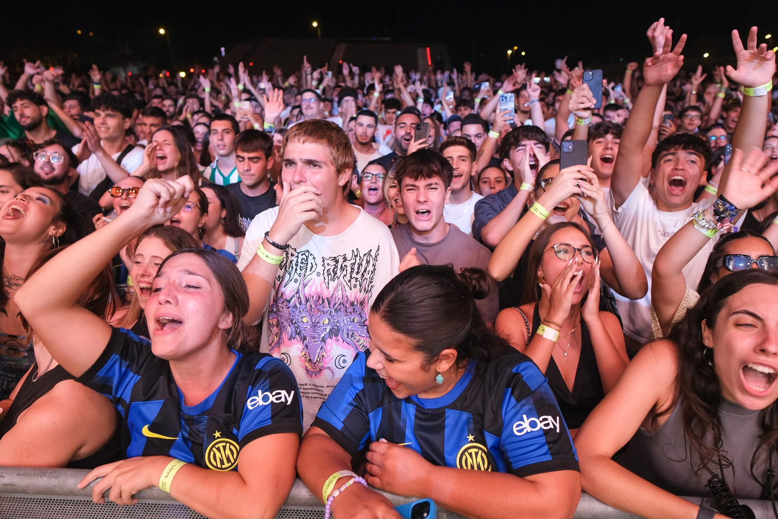 Concierto de Cruz Cafuné en el Cabaret Festival