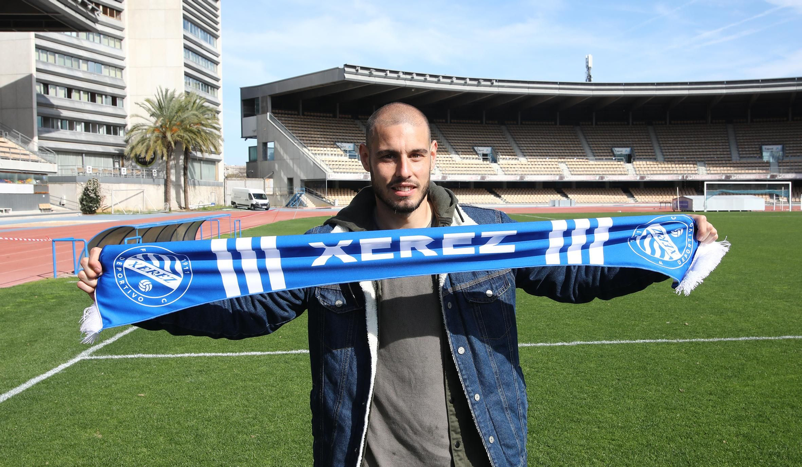 El delantero azulino, en Chapín tras la presentación.