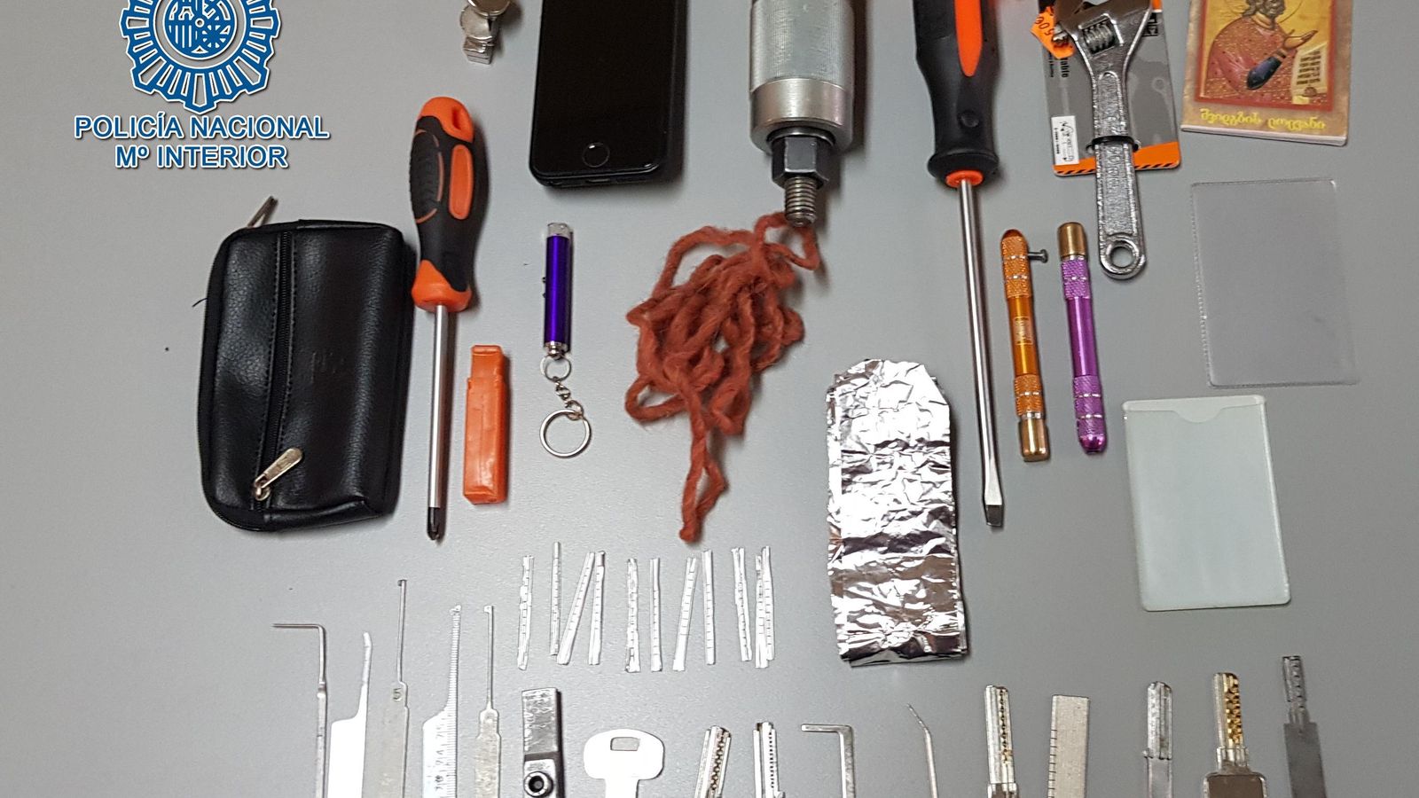 Objetos intervenidos en la operación policial.