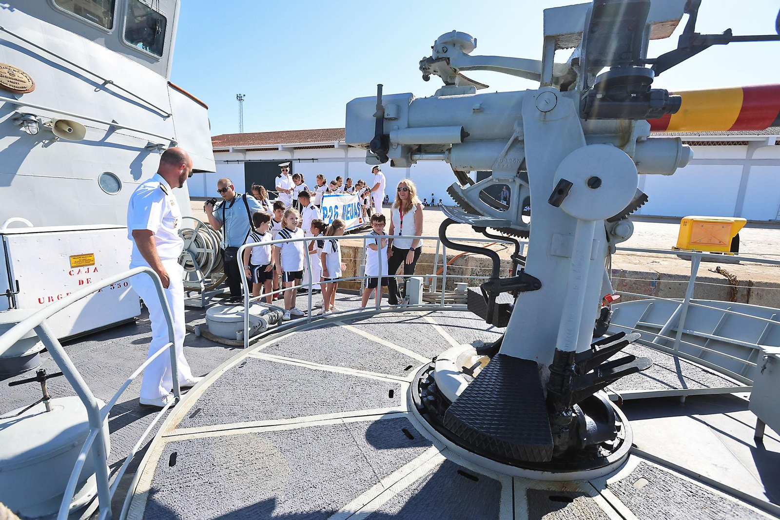 Imágenes de las visitas al patrullero de la Armada Española Medas p-26