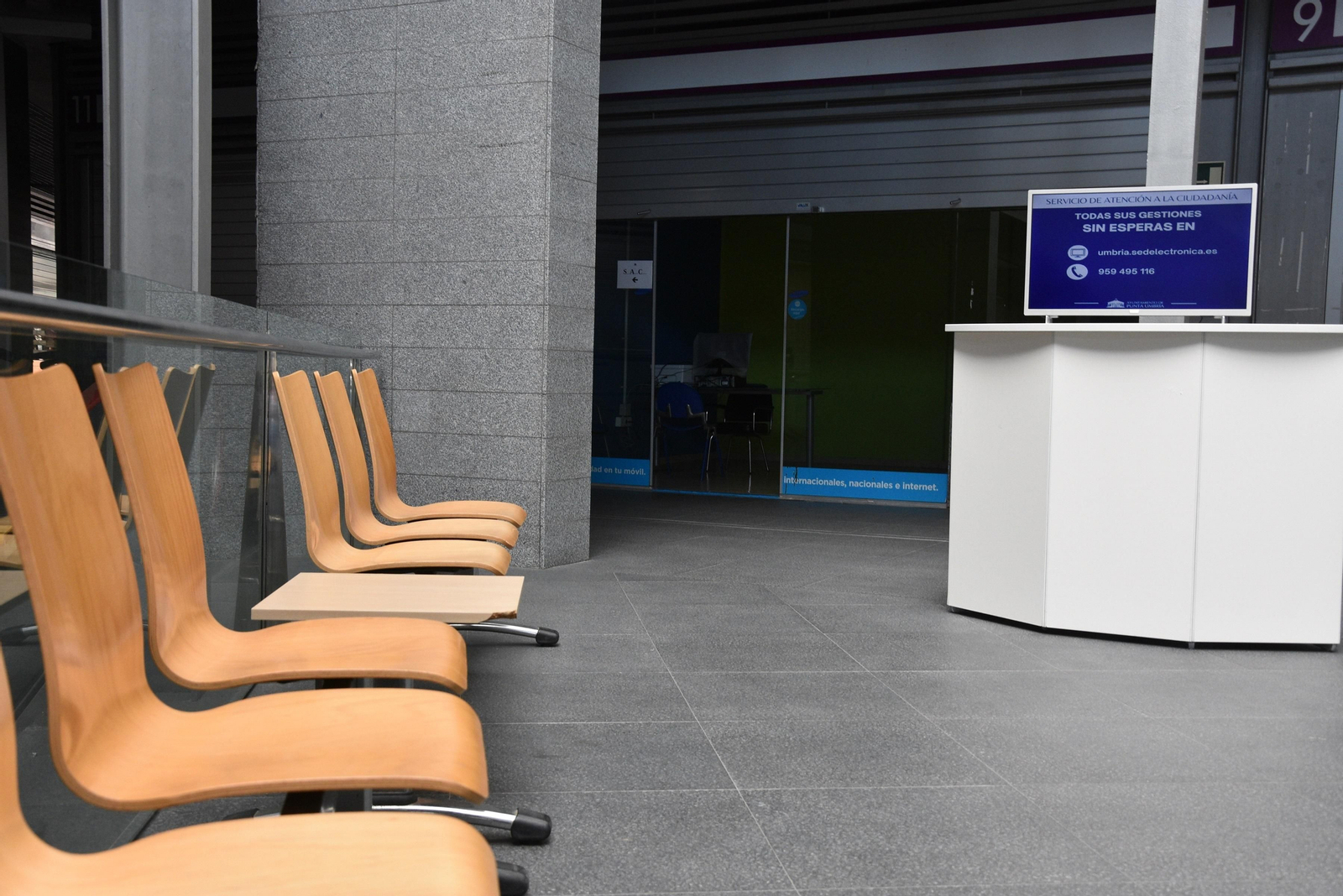 Sala de espera en el edificio municipal Galeón.