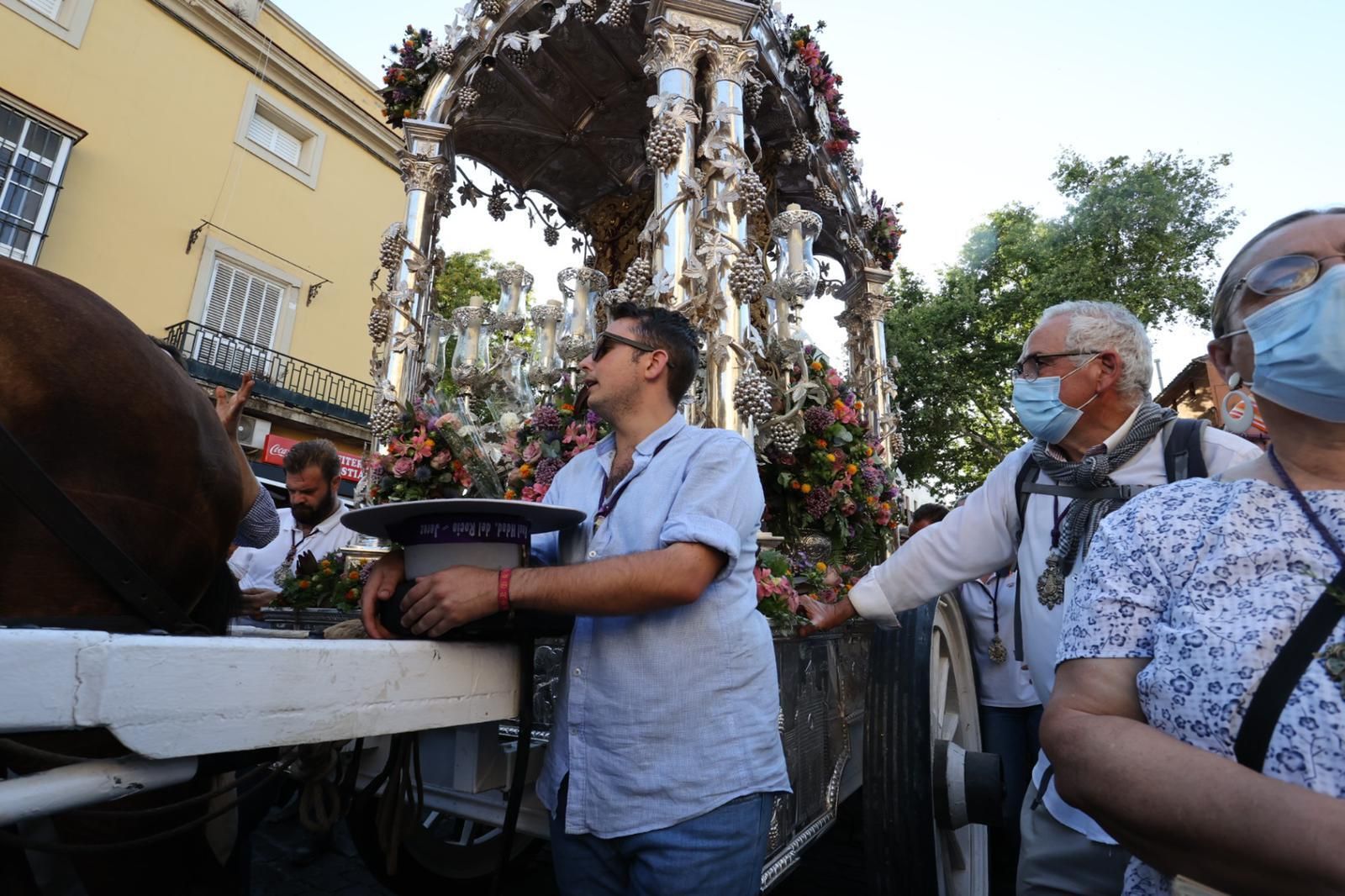 La Hermandad del Rocío de Jerez, entrando en la ciudad en su regreso