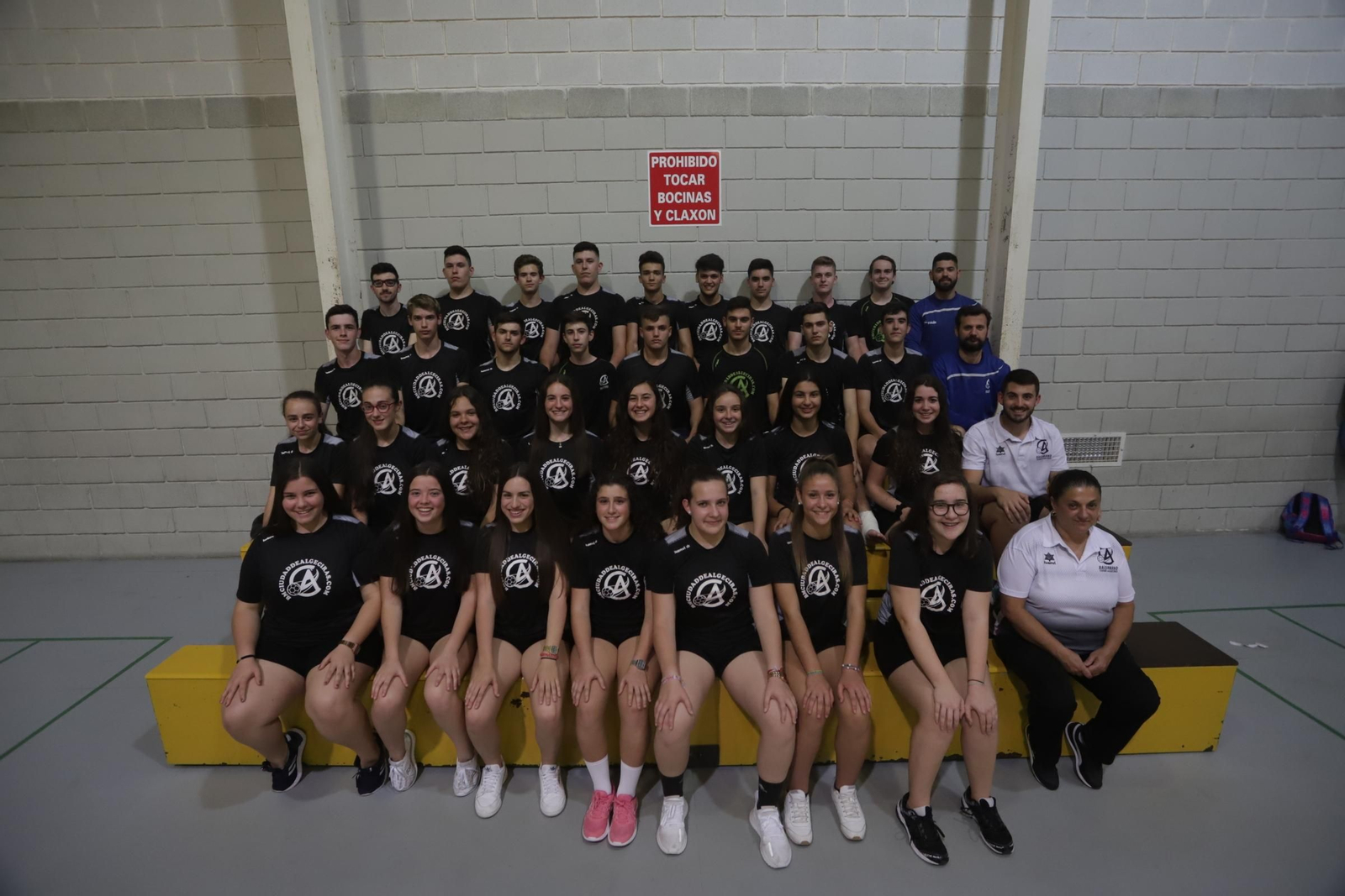 Los cadetes del BM Ciudad de Algeciras, juntos para la foto.