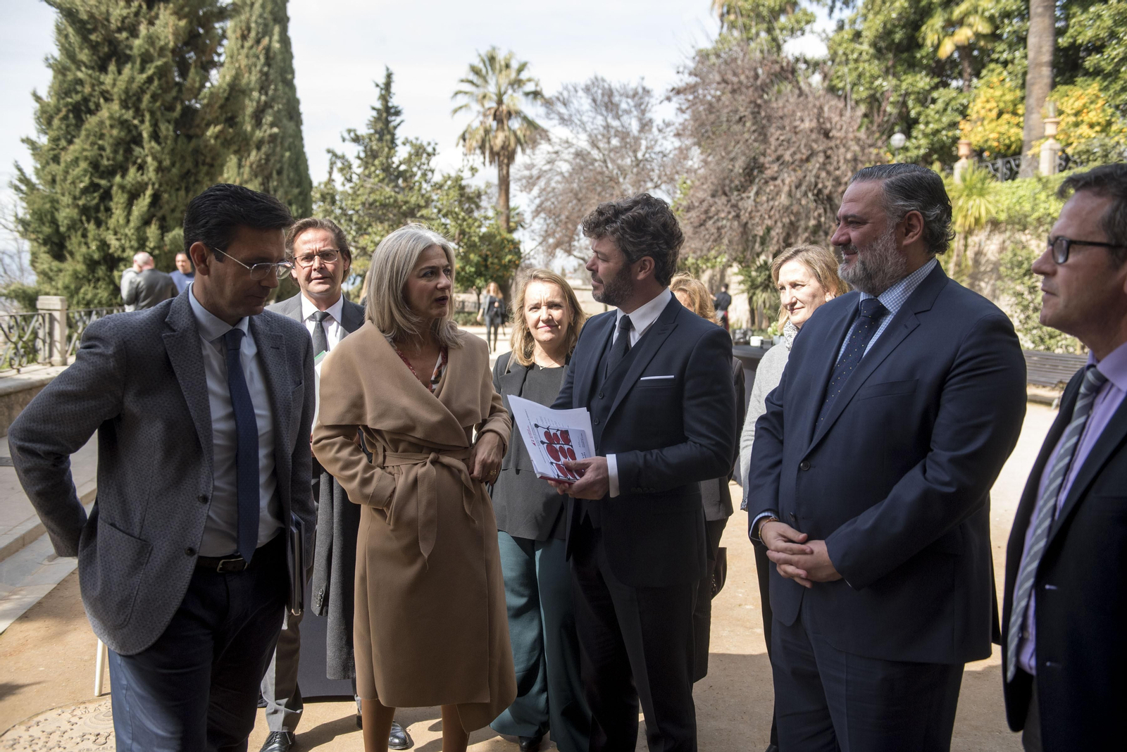El alcalde Francisco Cuenca, la consejera de Cultura Patricia del Pozo y el director del Festival Pablo Heras-Casado, en el Carmen de los Mártires