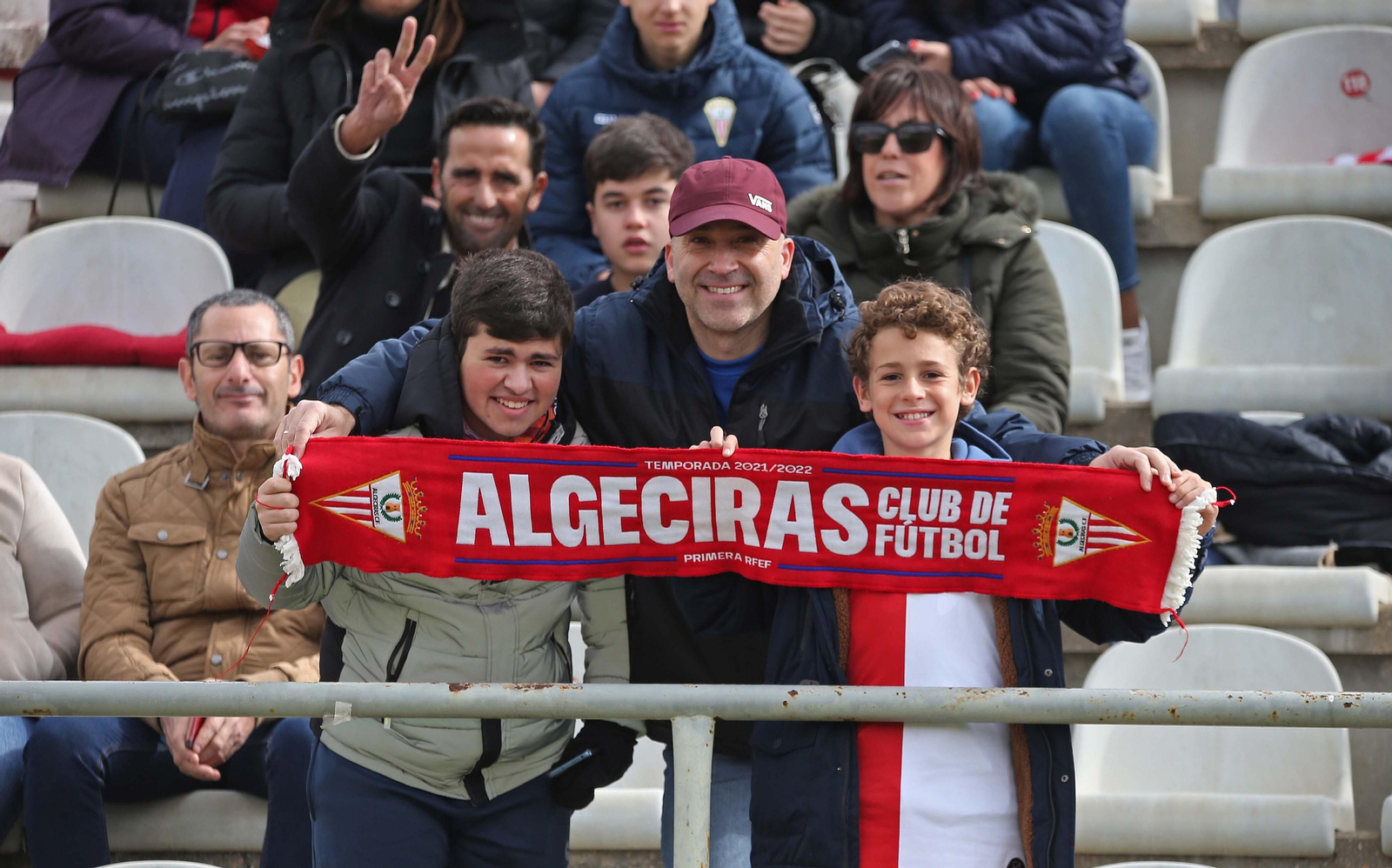 Fotos de la afición durante el Algeciras - Ceuta en el Nuevo Mirador