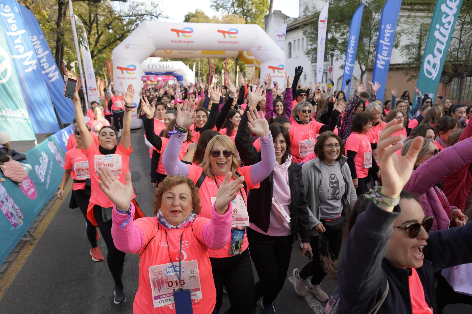 Búscate en las fotos de la Carrera de la Mujer de Sevilla