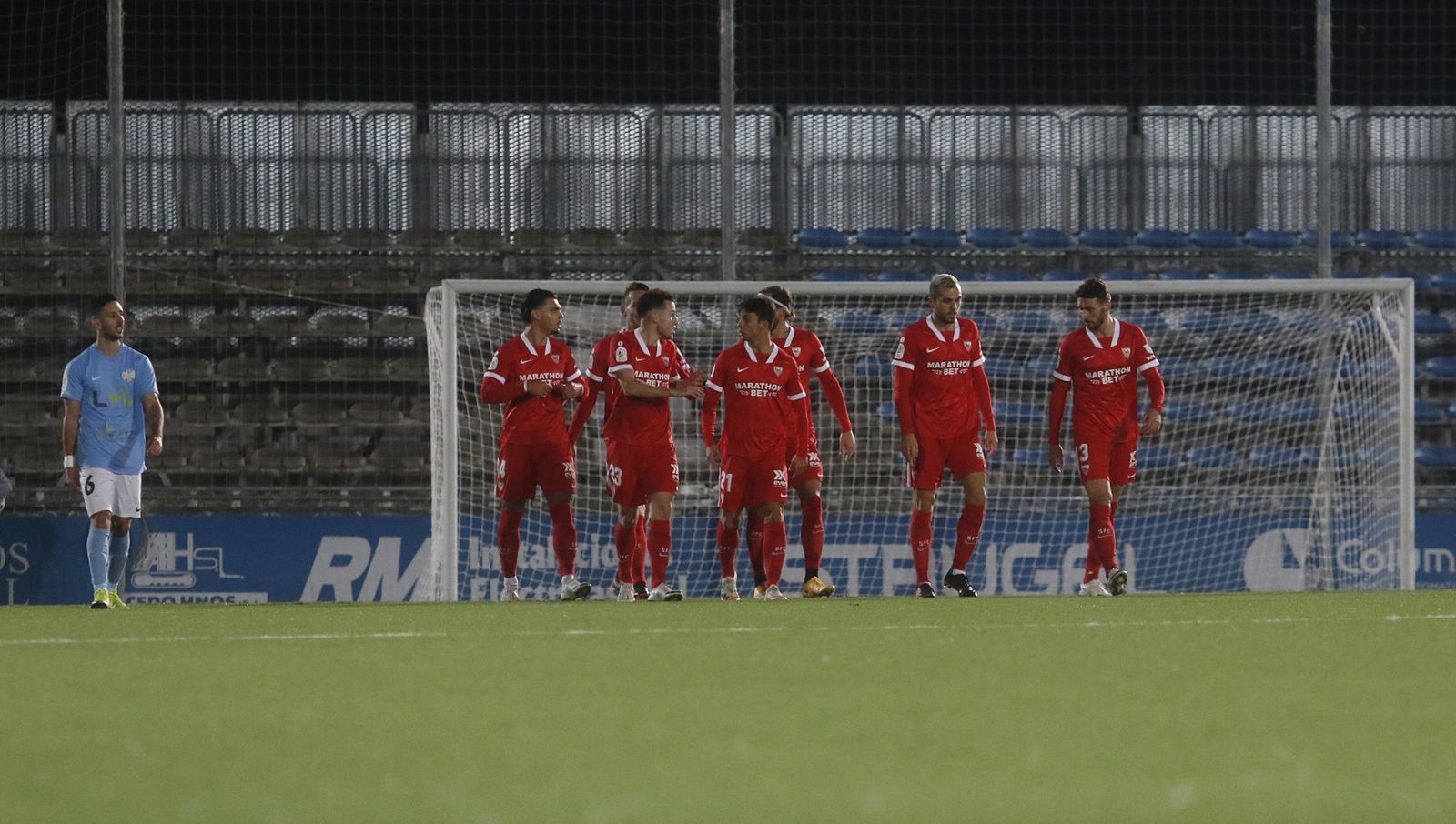 Las imágenes de la histórica visita del Sevilla FC al Ciudad de Lucena
